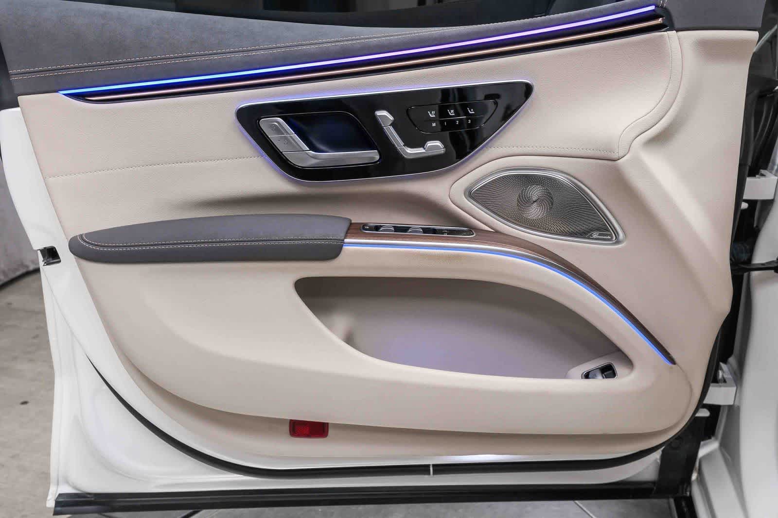 Thumbnail: 2023 Mercedes-Benz EQS - 21