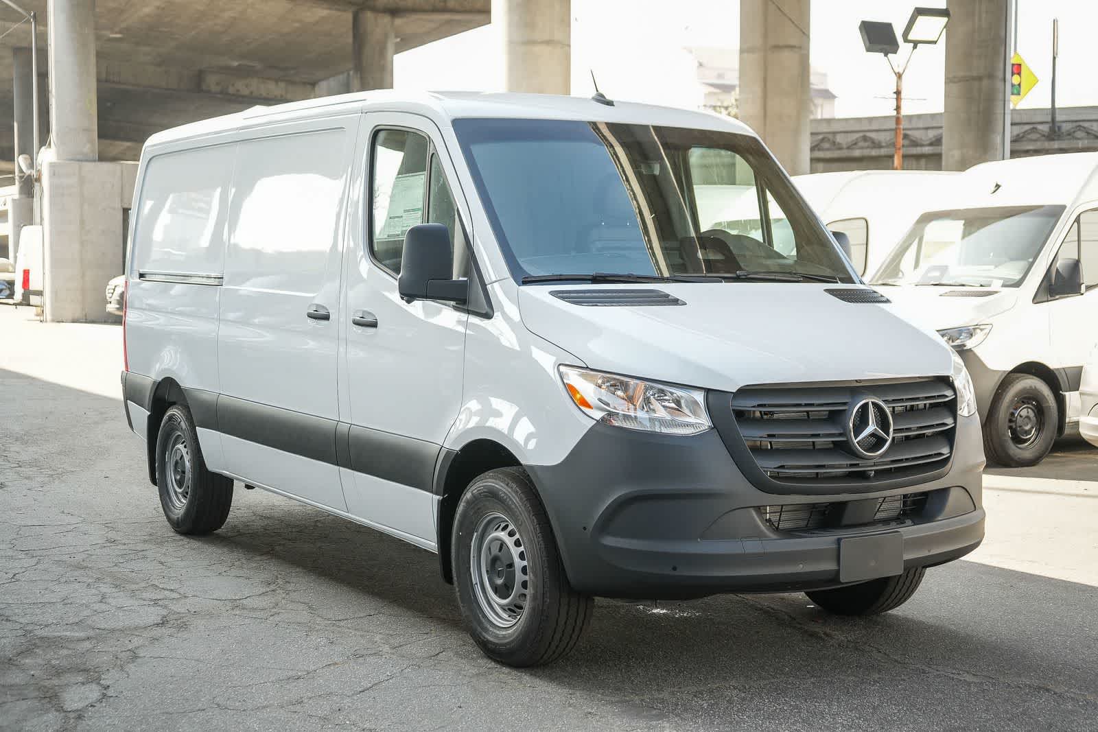 Thumbnail: 2026 Mercedes-Benz Sprinter - 3
