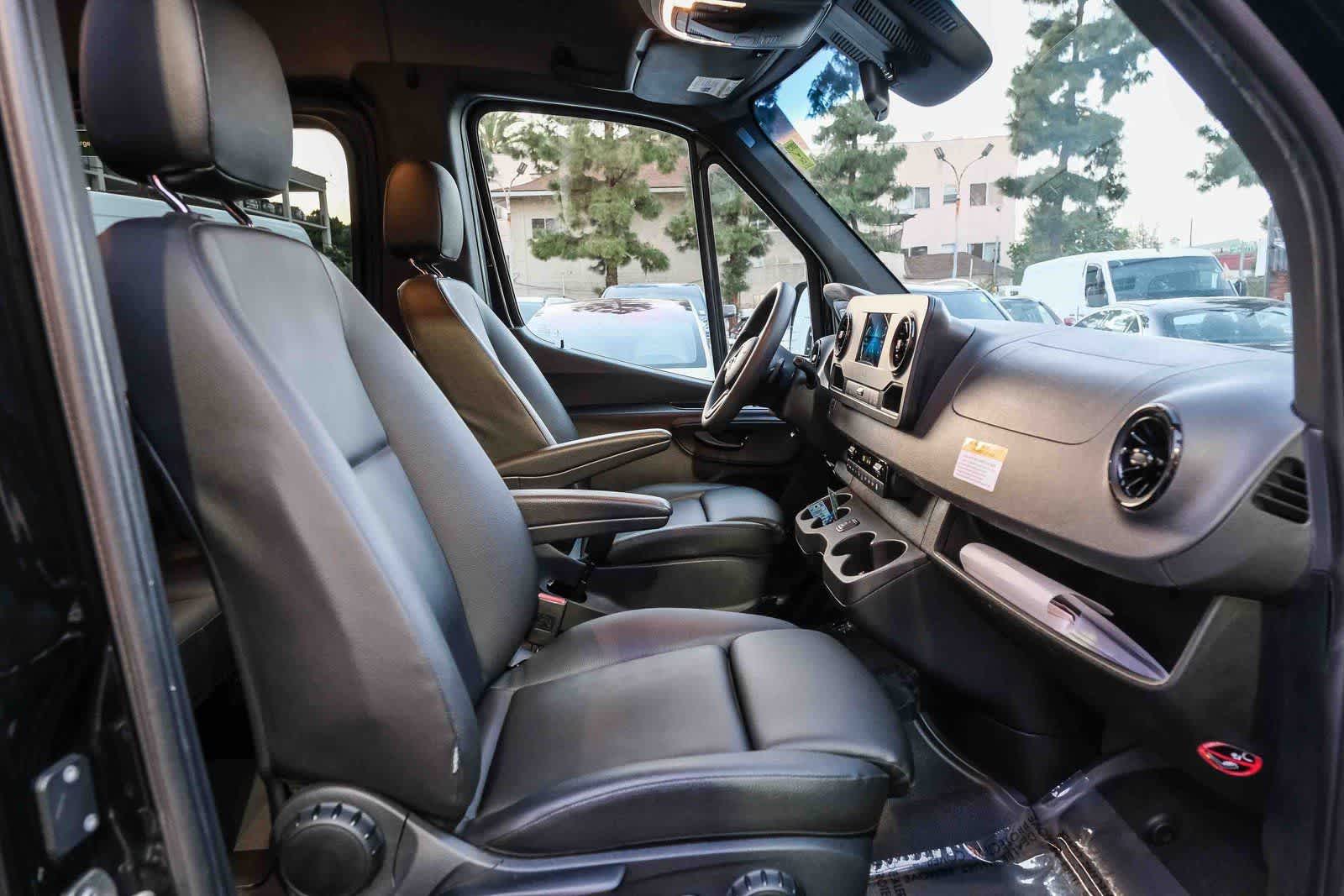 Thumbnail: 2023 Mercedes-Benz Sprinter - 16