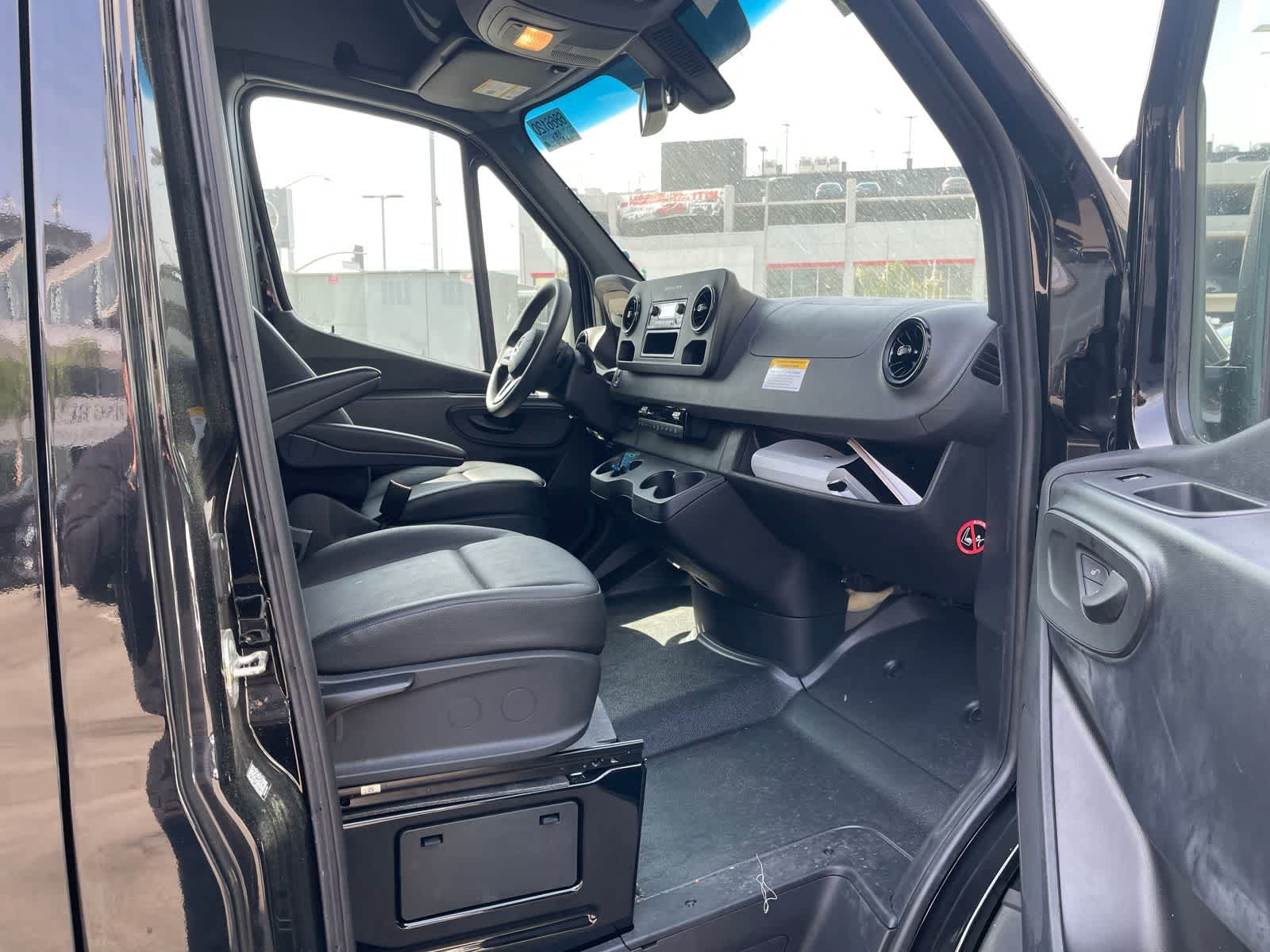 Thumbnail: 2022 Mercedes-Benz Sprinter - 3