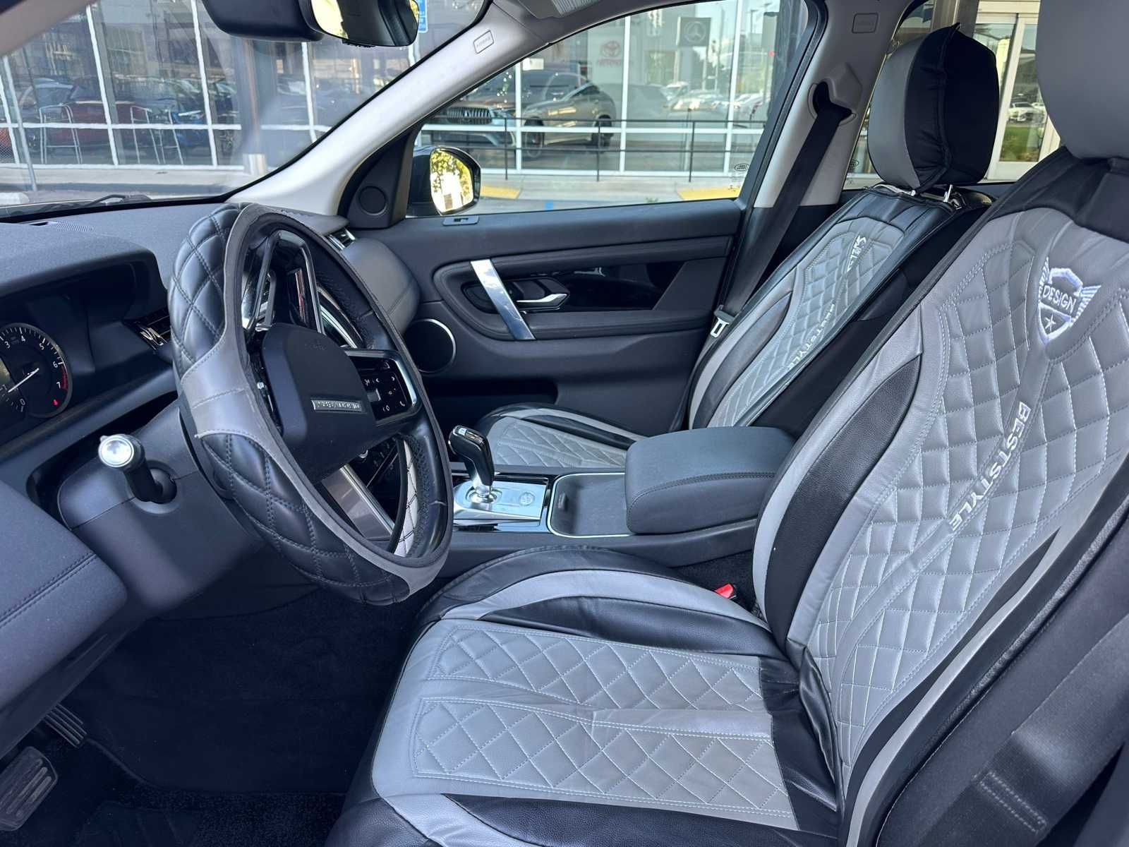 Thumbnail: 2021 Land Rover Discovery Sport - 6