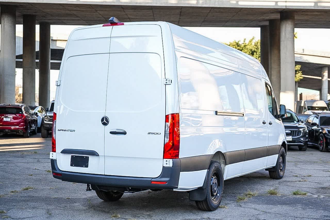 Thumbnail: 2026 Mercedes-Benz Sprinter - 6