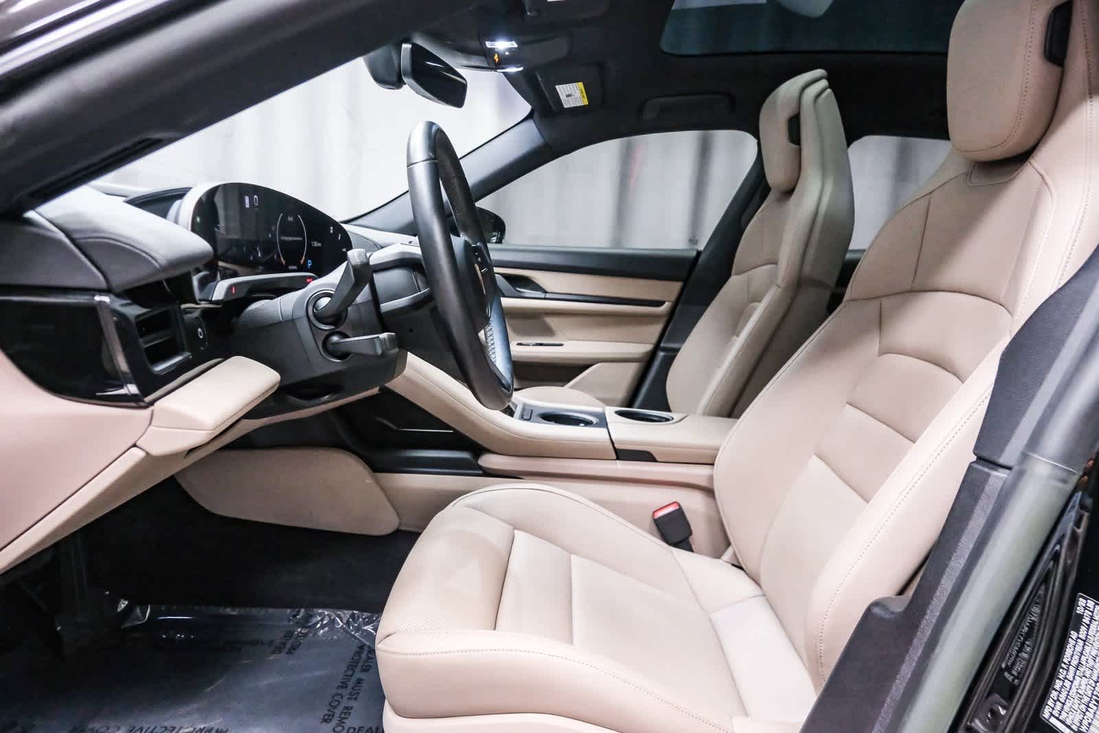 Thumbnail: 2023 Porsche Taycan - 17