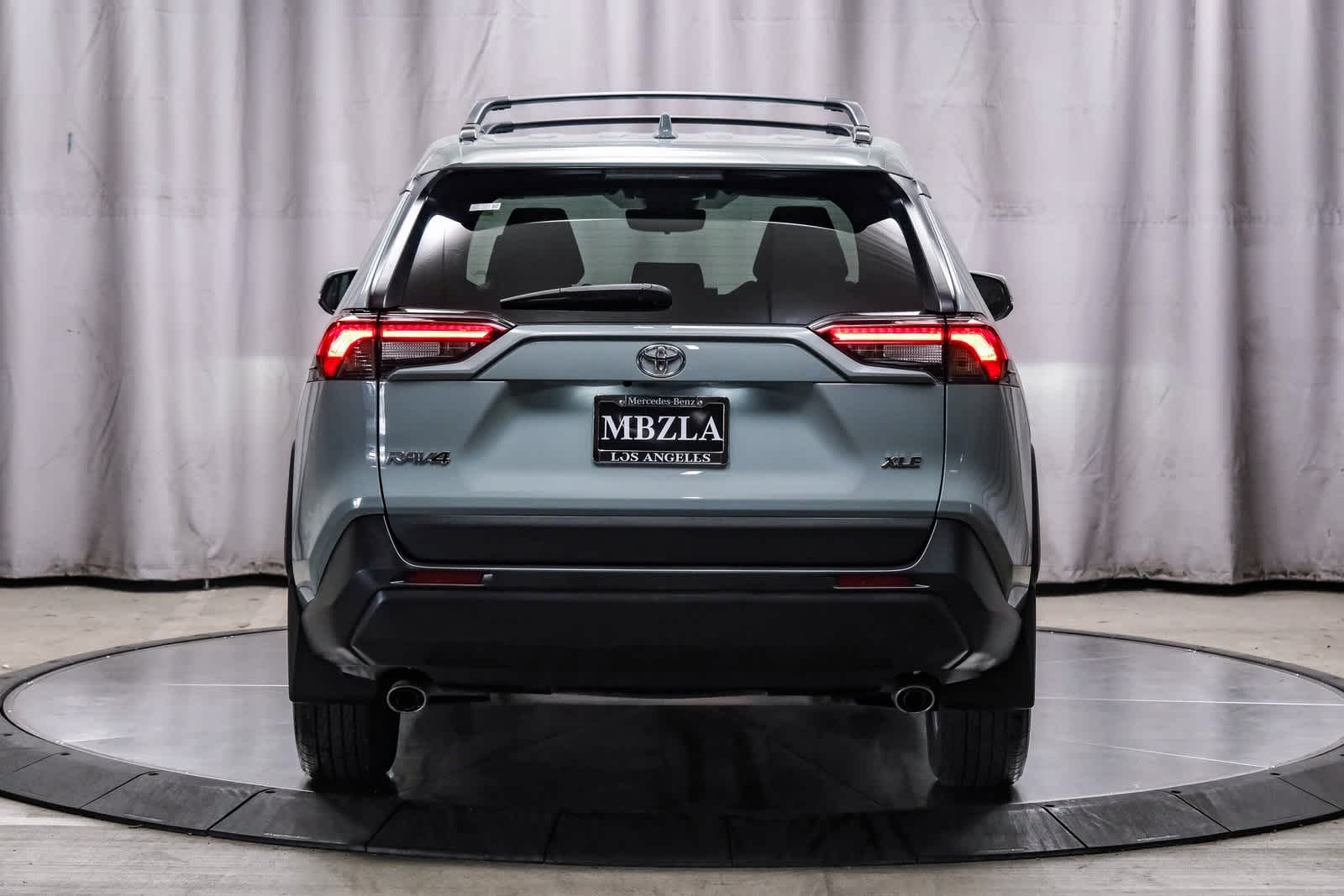Thumbnail: 2022 Toyota RAV4 - 10