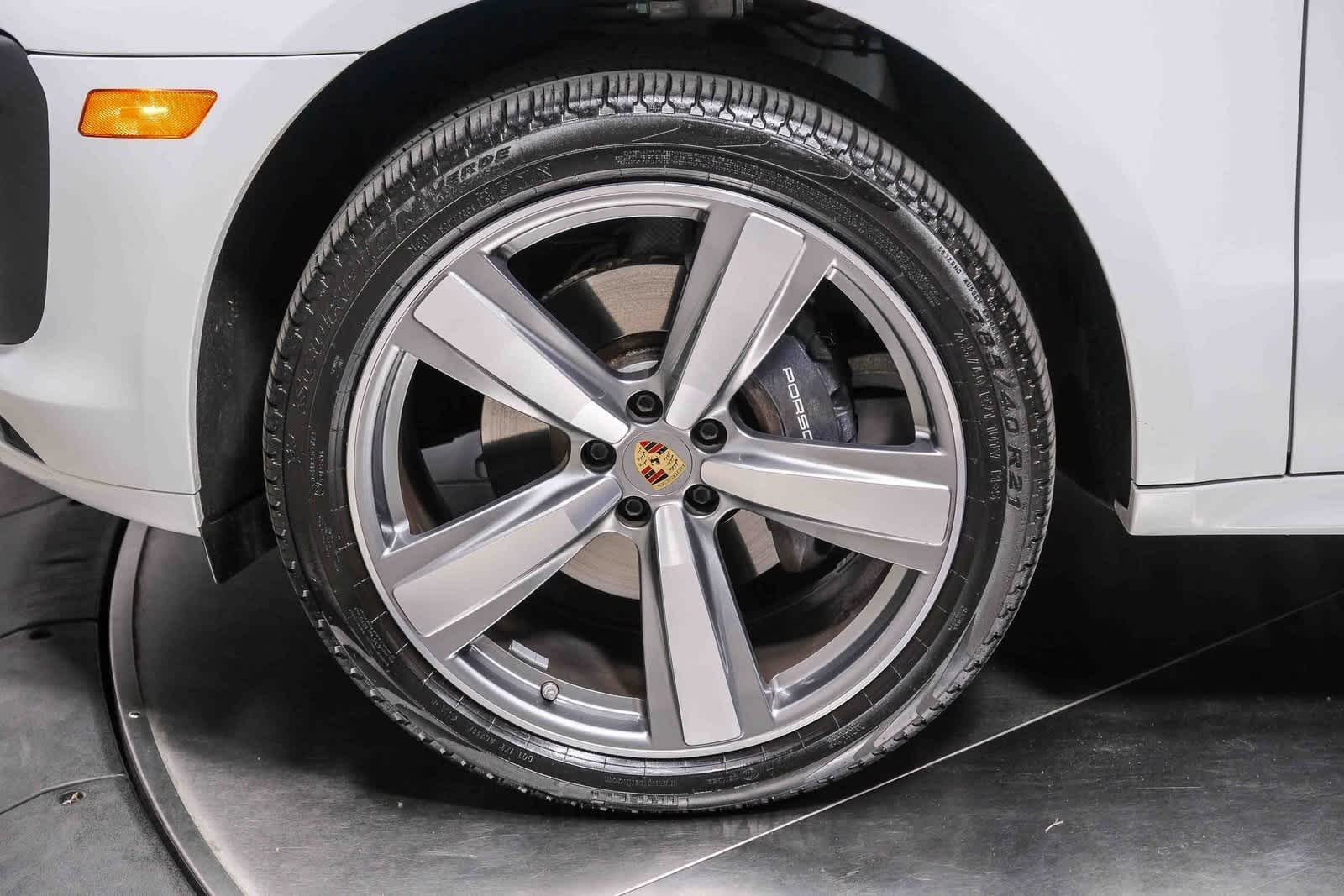 Thumbnail: 2024 Porsche Macan - 10