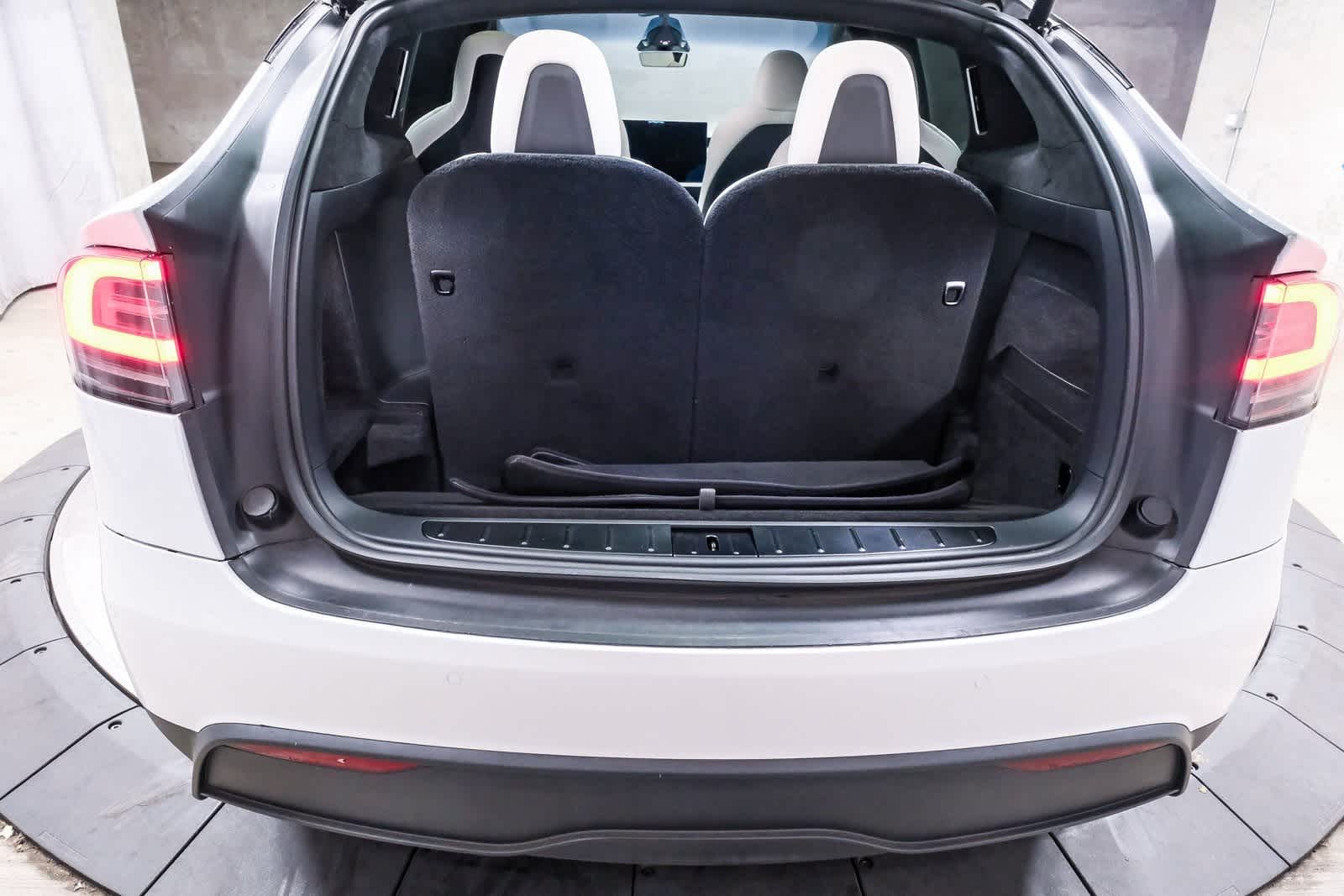 Thumbnail: 2023 Tesla Model X - 25