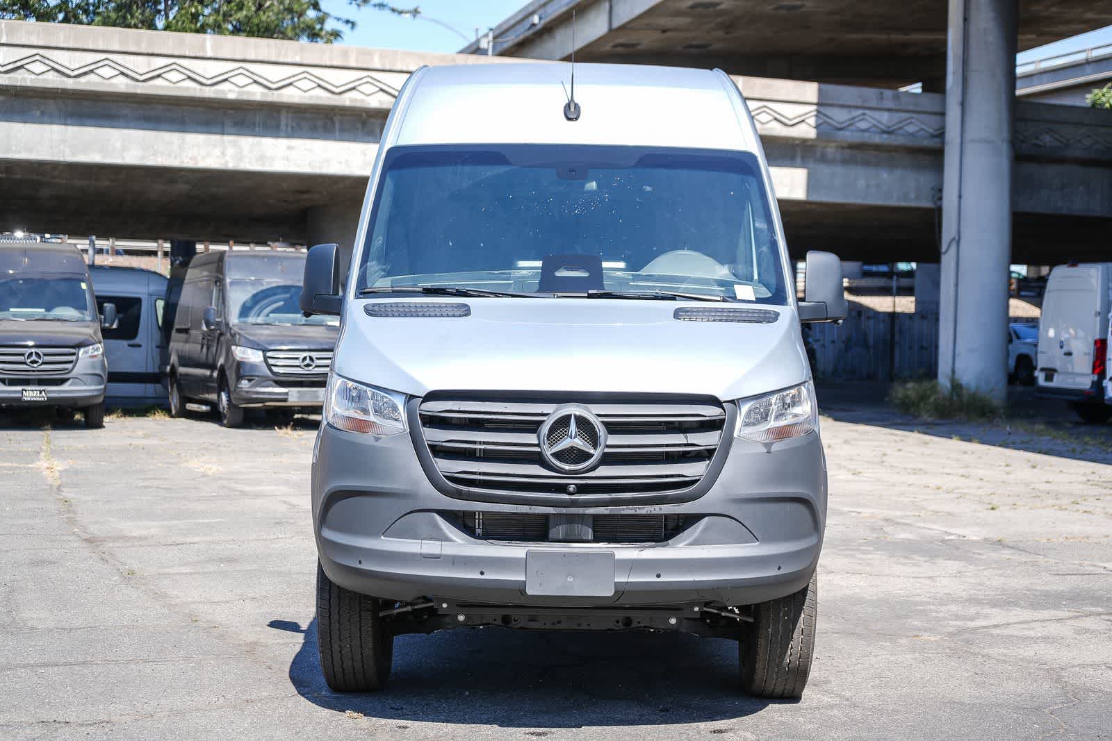 Thumbnail: 2025 Mercedes-Benz Sprinter - 2