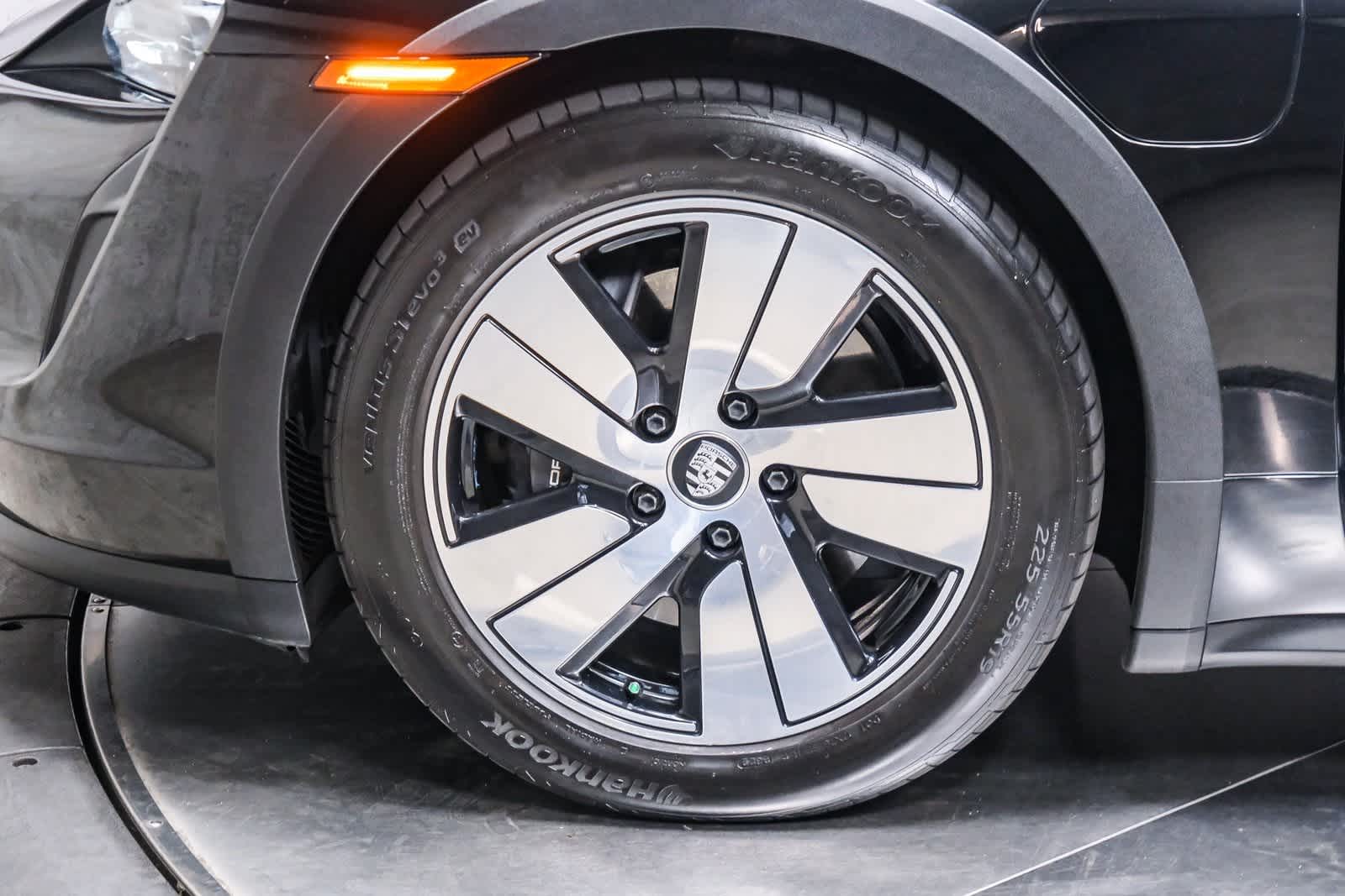 Thumbnail: 2023 Porsche Taycan - 8