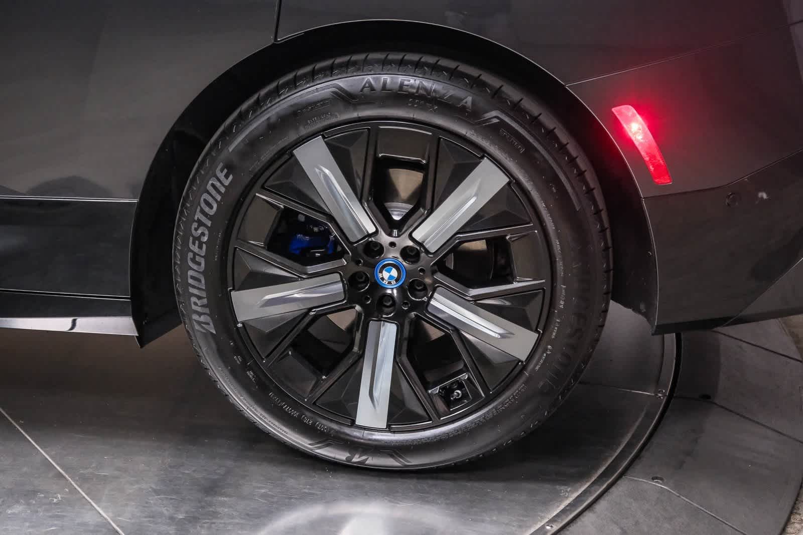 Thumbnail: 2023 BMW iX - 9