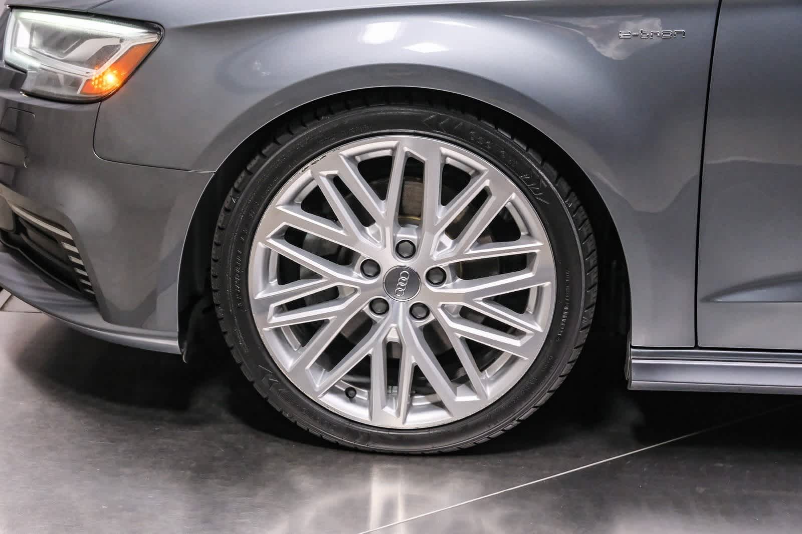 Thumbnail: 2018 Audi A3 e-tron - 10