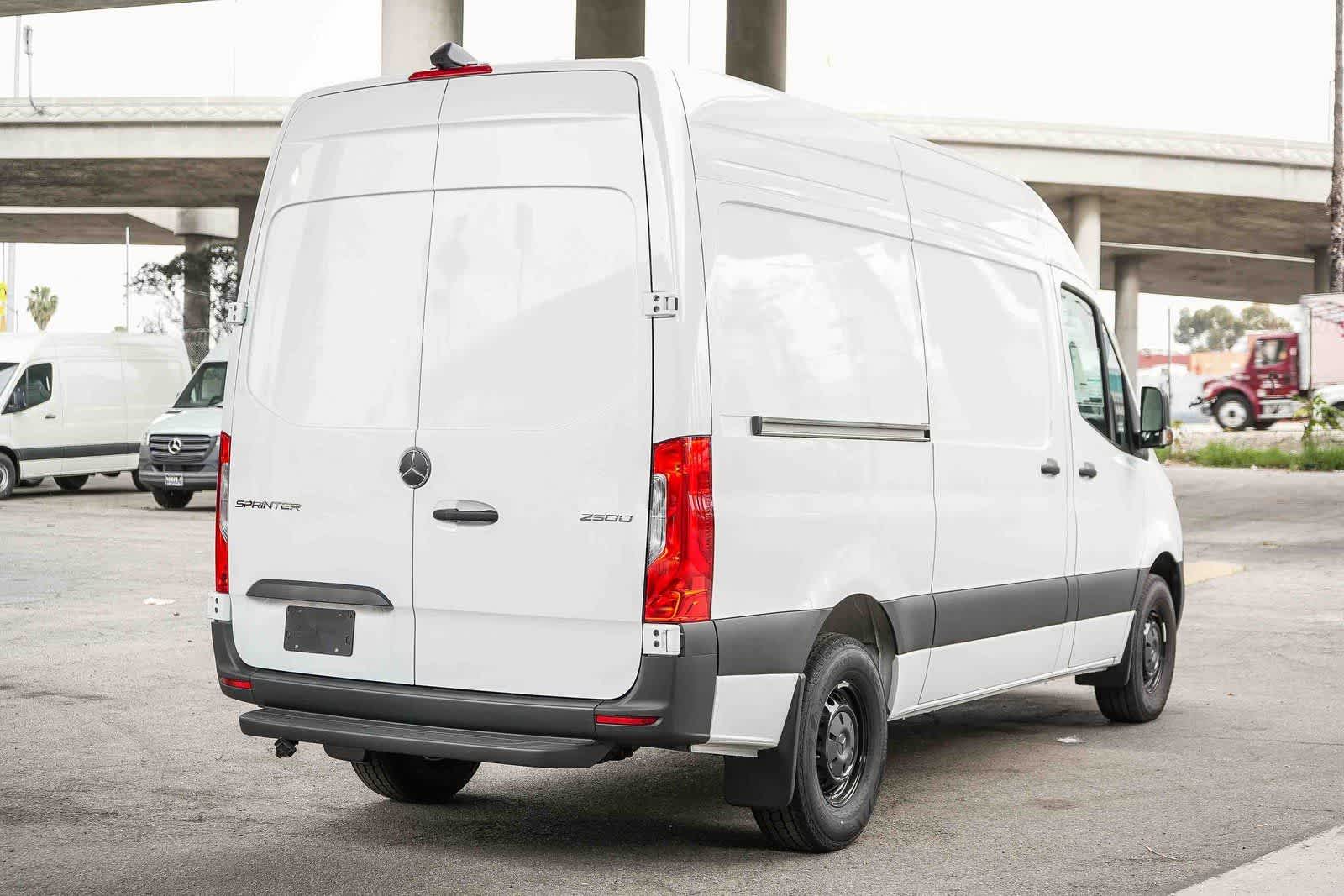 Thumbnail: 2026 Mercedes-Benz Sprinter - 6