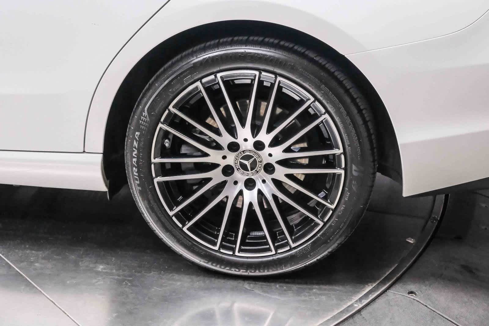 Thumbnail: 2023 Mercedes-Benz C-Class - 9