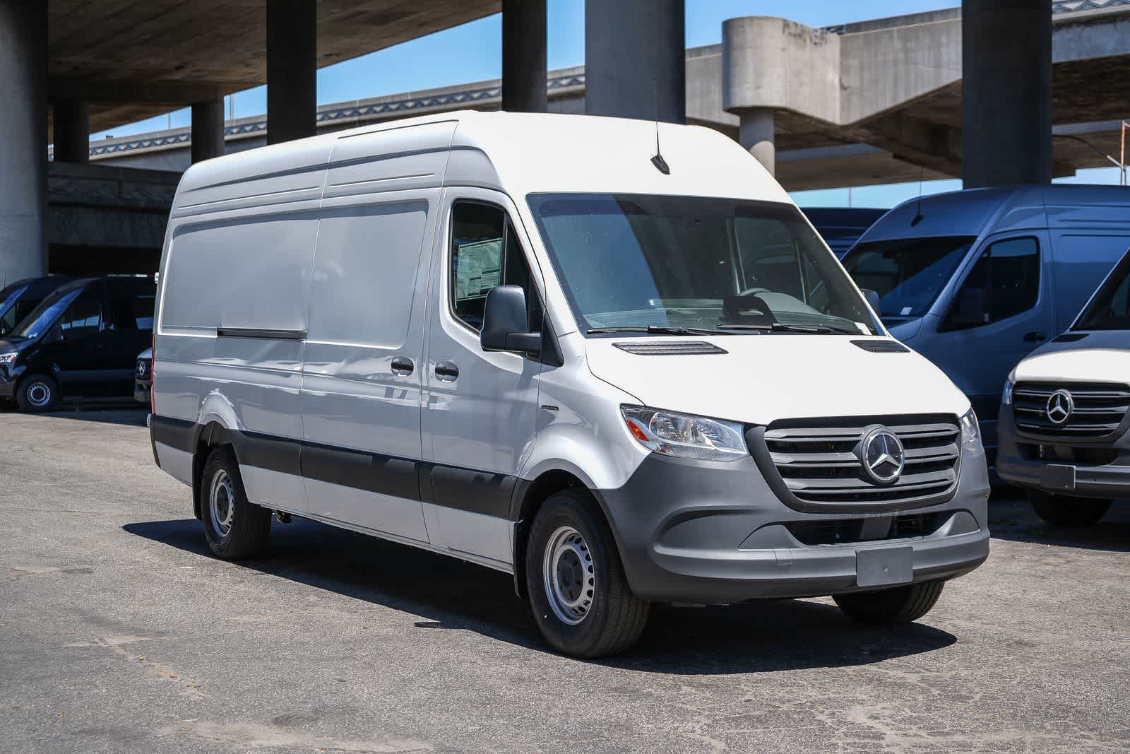Thumbnail: 2025 Mercedes-Benz eSprinter - 3