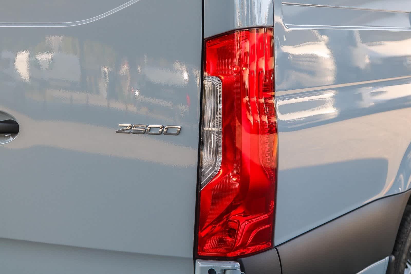 Thumbnail: 2025 Mercedes-Benz Sprinter - 9