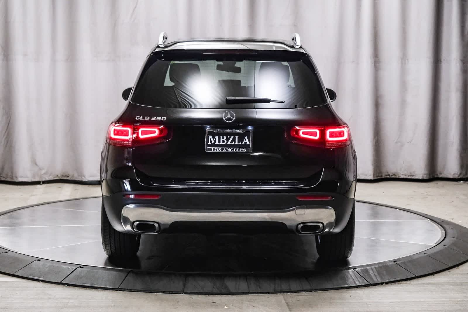Thumbnail: 2020 Mercedes-Benz GLB - 3