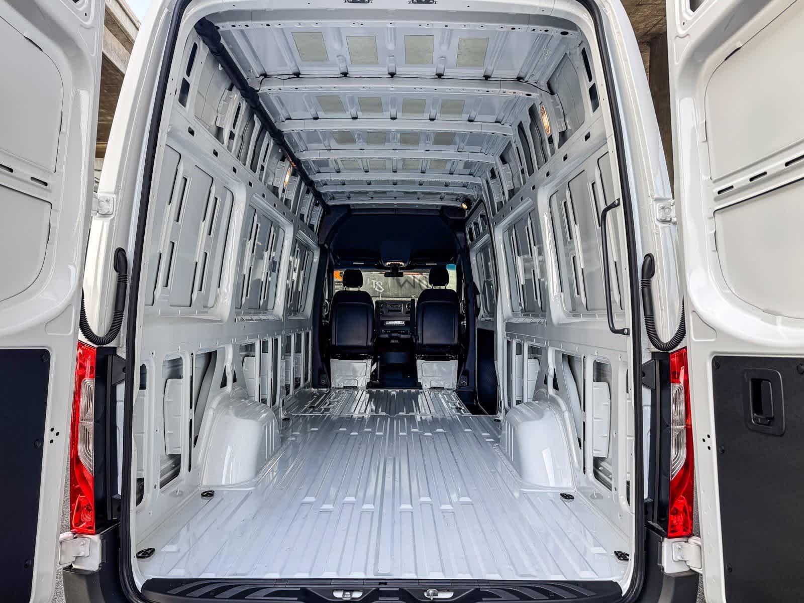 Thumbnail: 2026 Mercedes-Benz Sprinter - 23