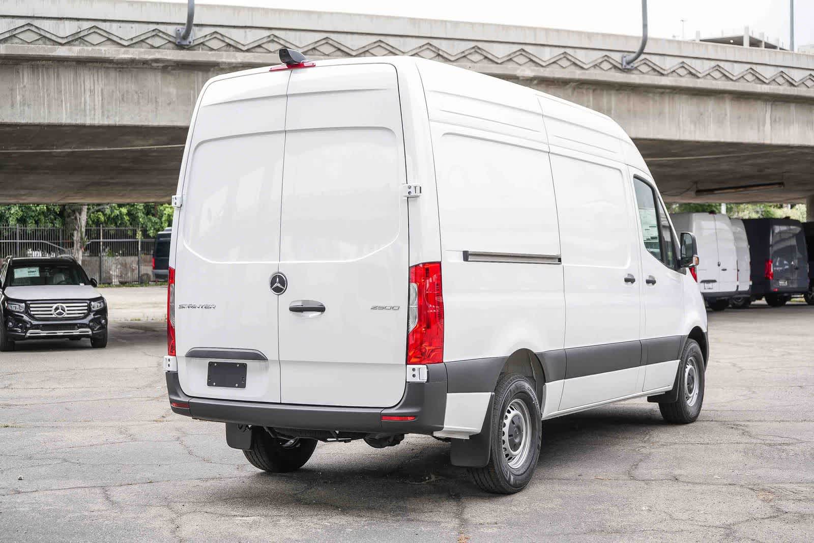 Thumbnail: 2026 Mercedes-Benz Sprinter - 7