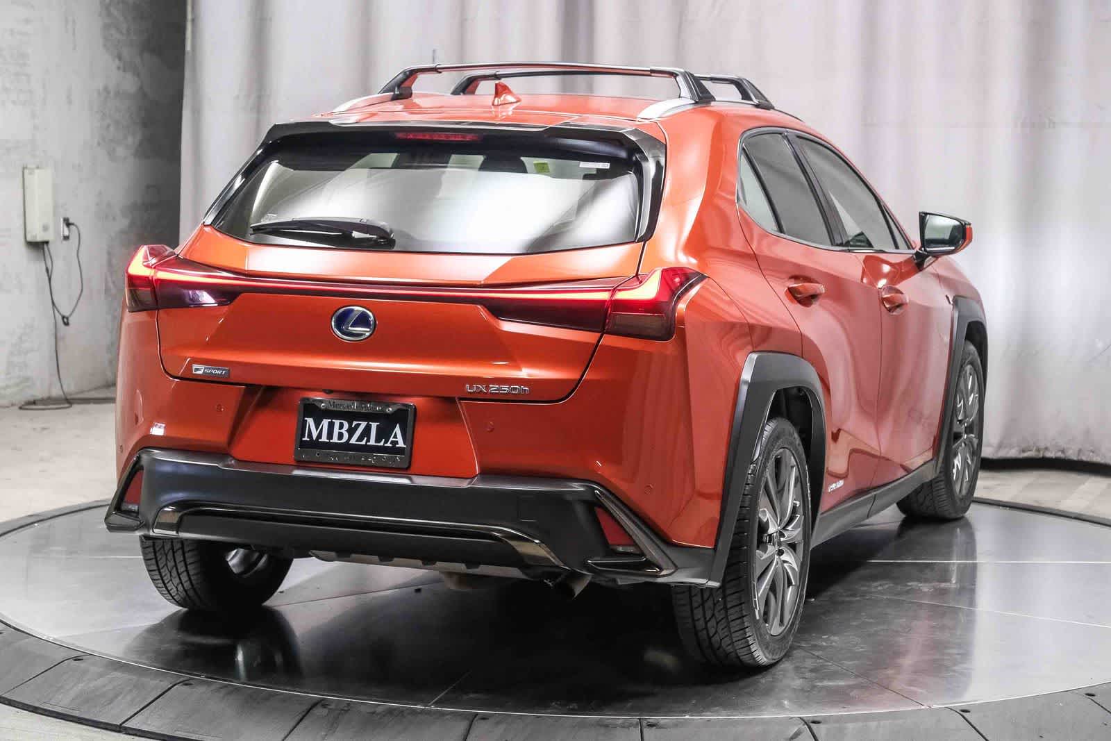 Thumbnail: 2020 Lexus UX - 4