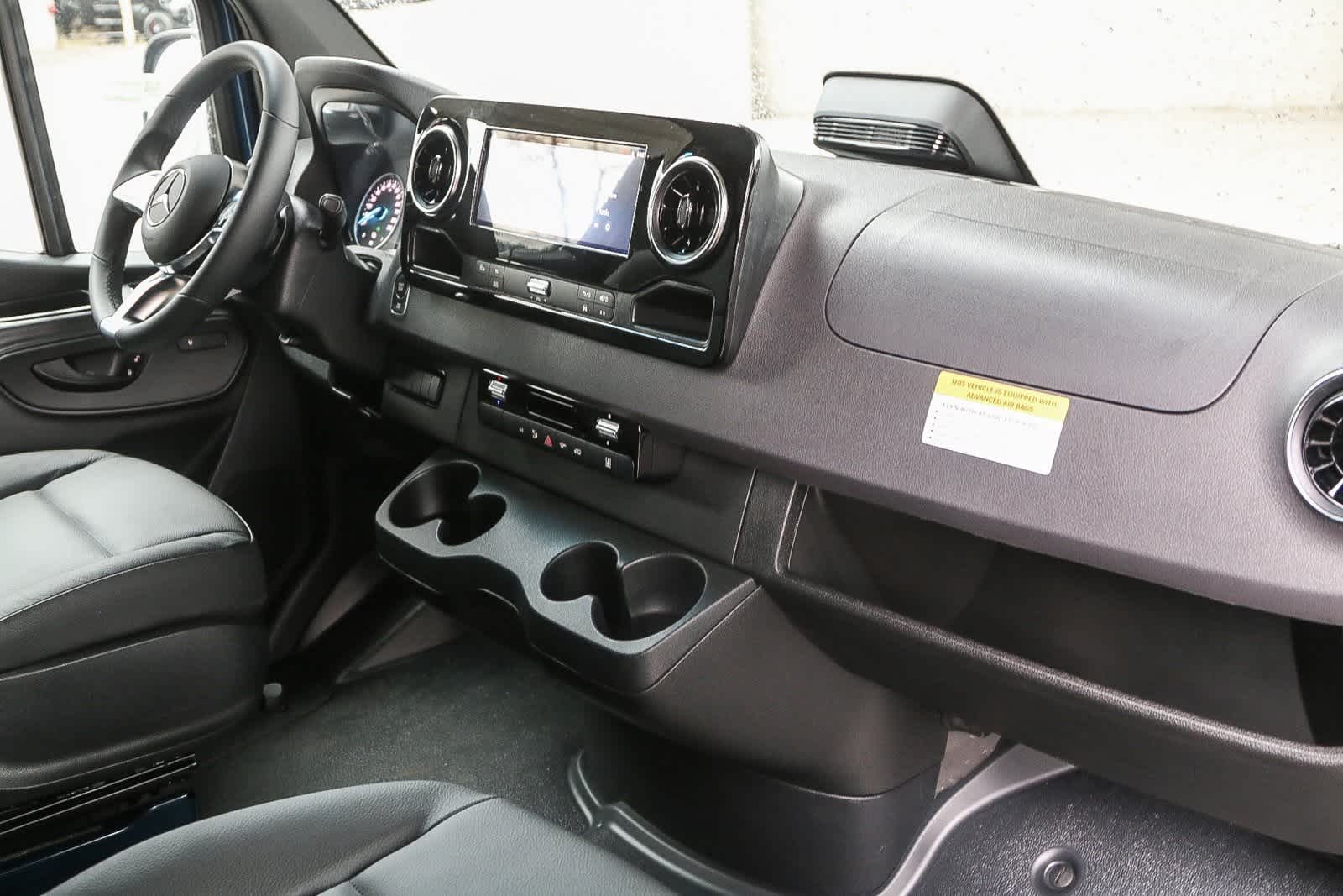 Thumbnail: 2025 Mercedes-Benz eSprinter - 13