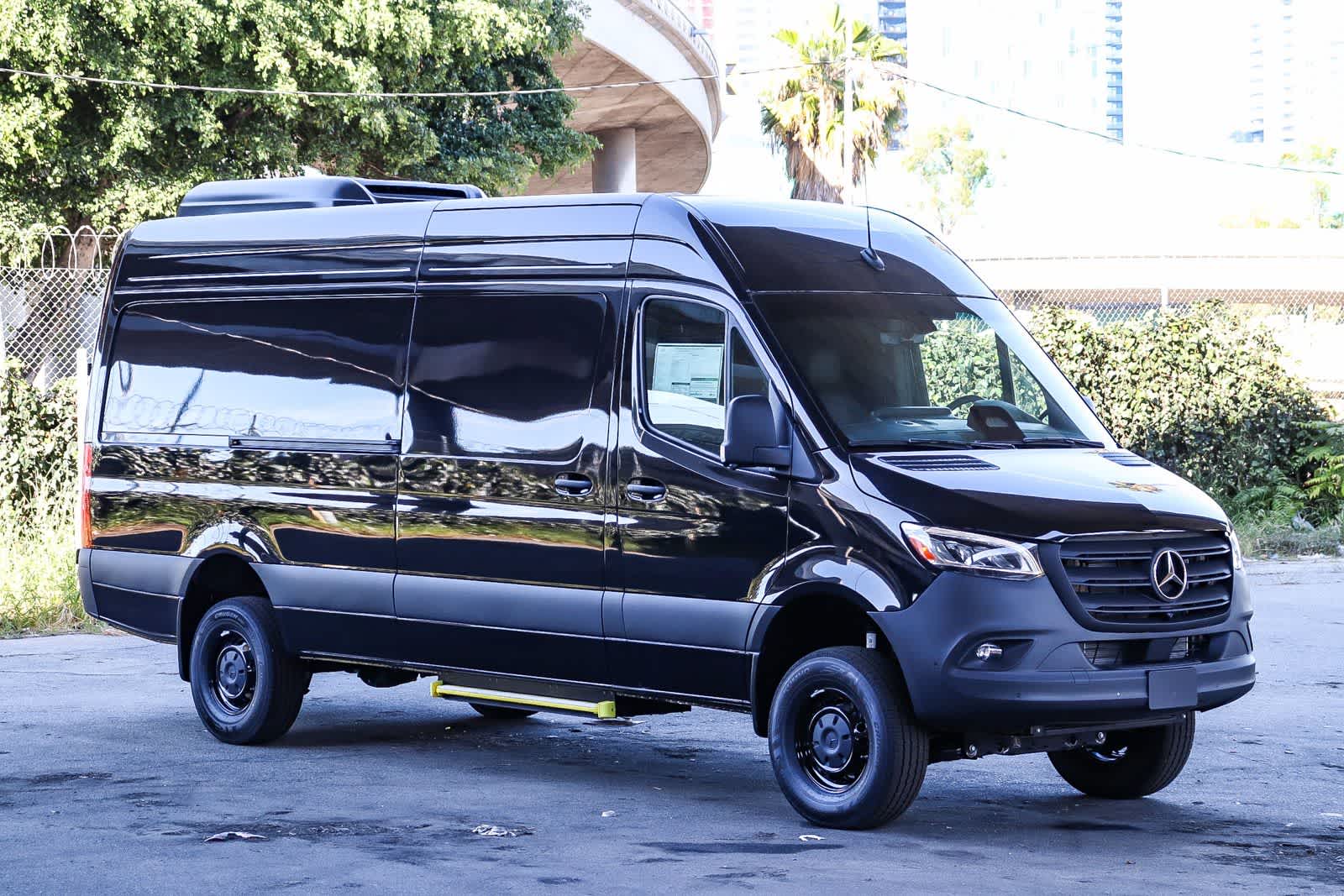 Thumbnail: 2026 Mercedes-Benz Sprinter - 3