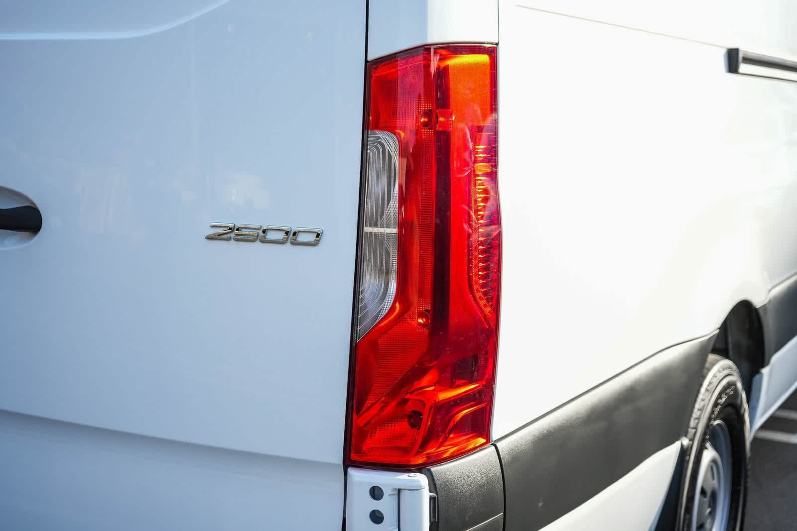 Thumbnail: 2021 Mercedes-Benz Sprinter - 9