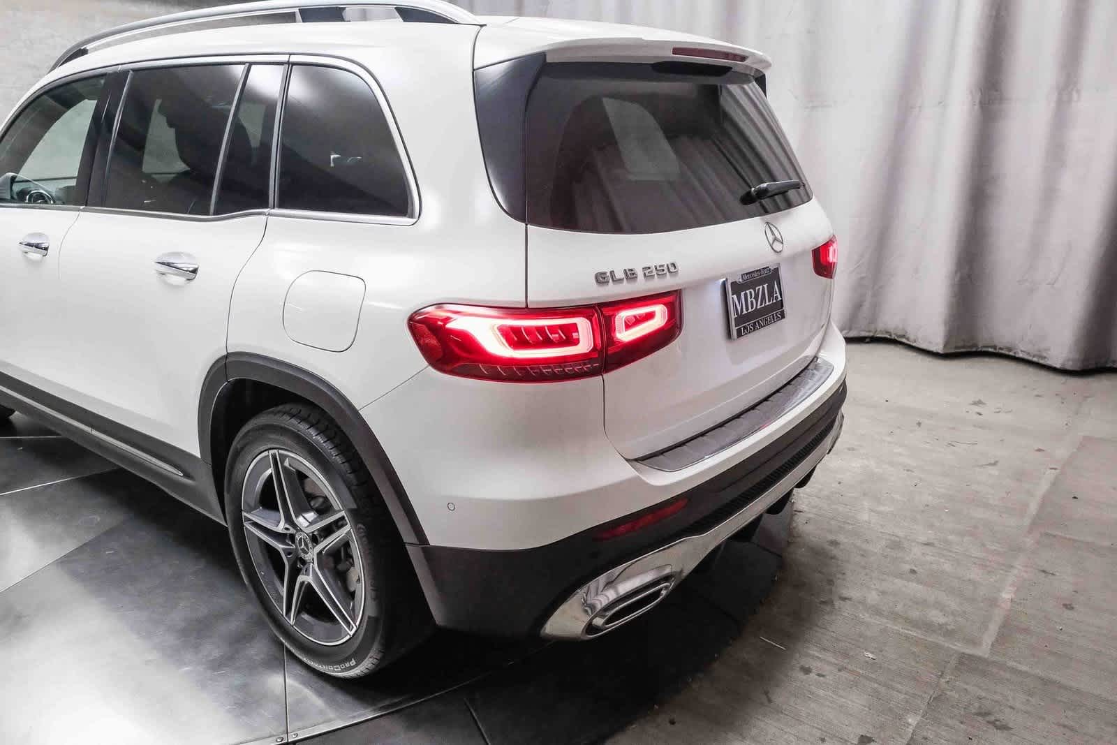 Thumbnail: 2021 Mercedes-Benz GLB - 8