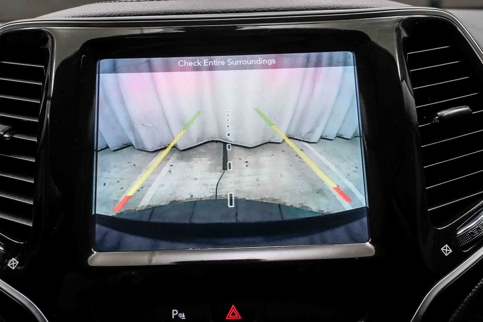 Thumbnail: 2019 Jeep Cherokee - 25