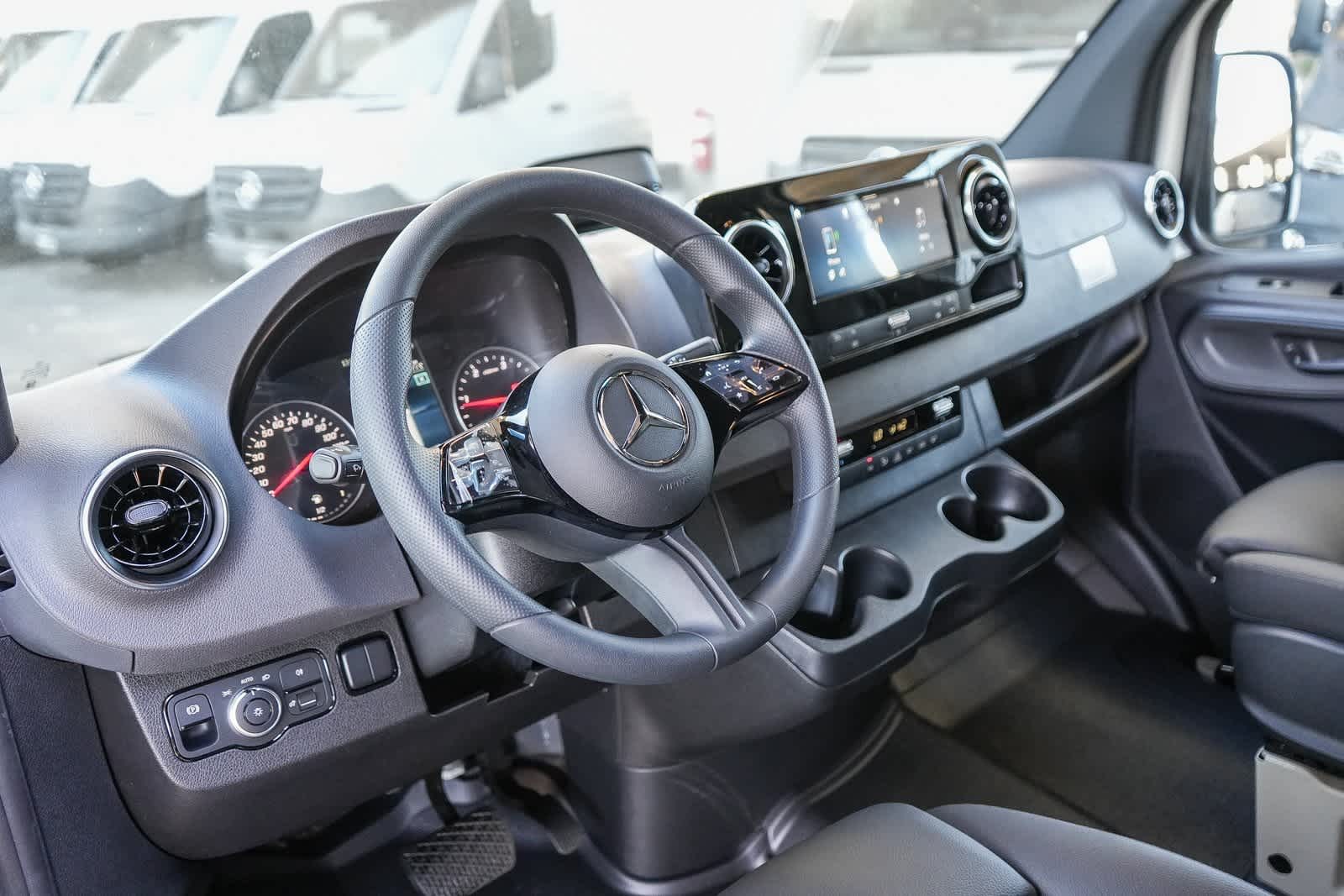 Thumbnail: 2026 Mercedes-Benz Sprinter - 12