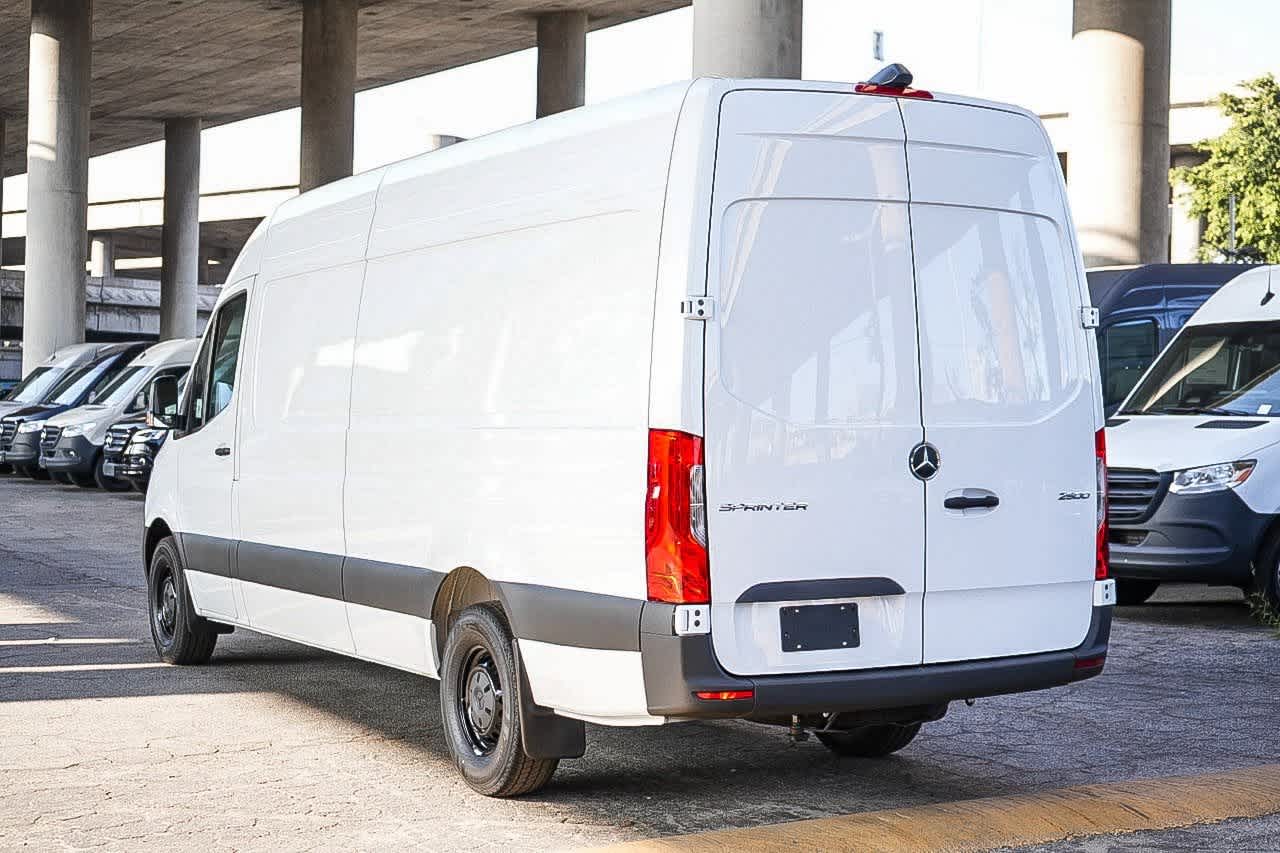 Thumbnail: 2026 Mercedes-Benz Sprinter - 8
