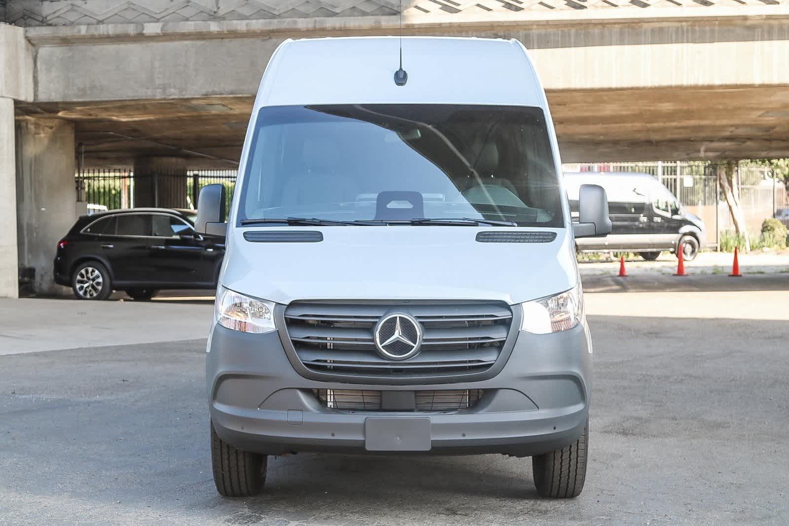 Thumbnail: 2025 Mercedes-Benz Sprinter - 2