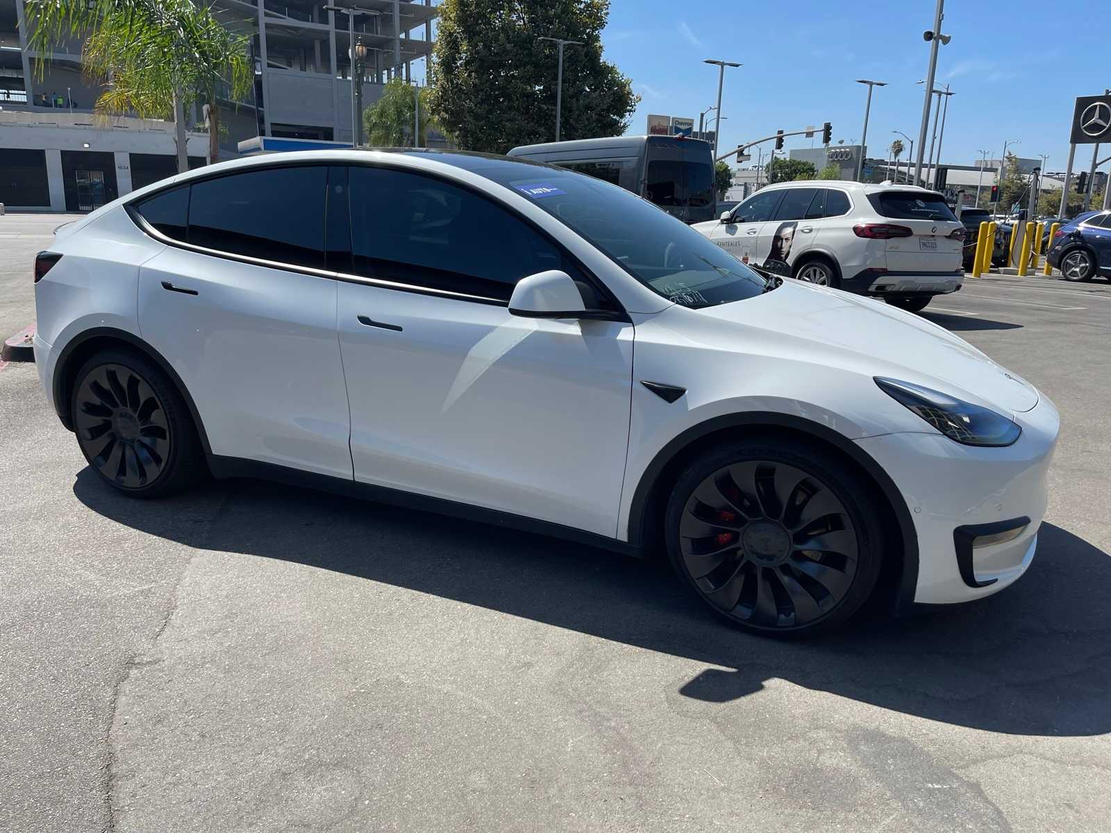 Thumbnail: 2022 Tesla Model Y - 4