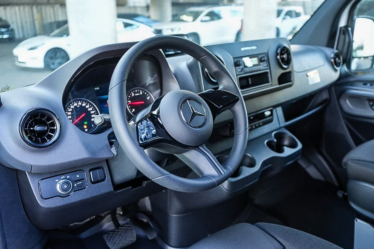 Thumbnail: 2026 Mercedes-Benz Sprinter - 12