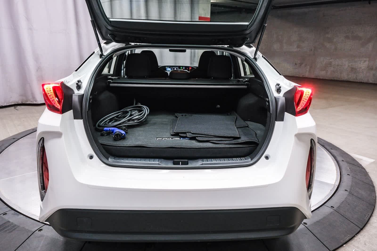 Thumbnail: 2021 Toyota Prius Prime - 23