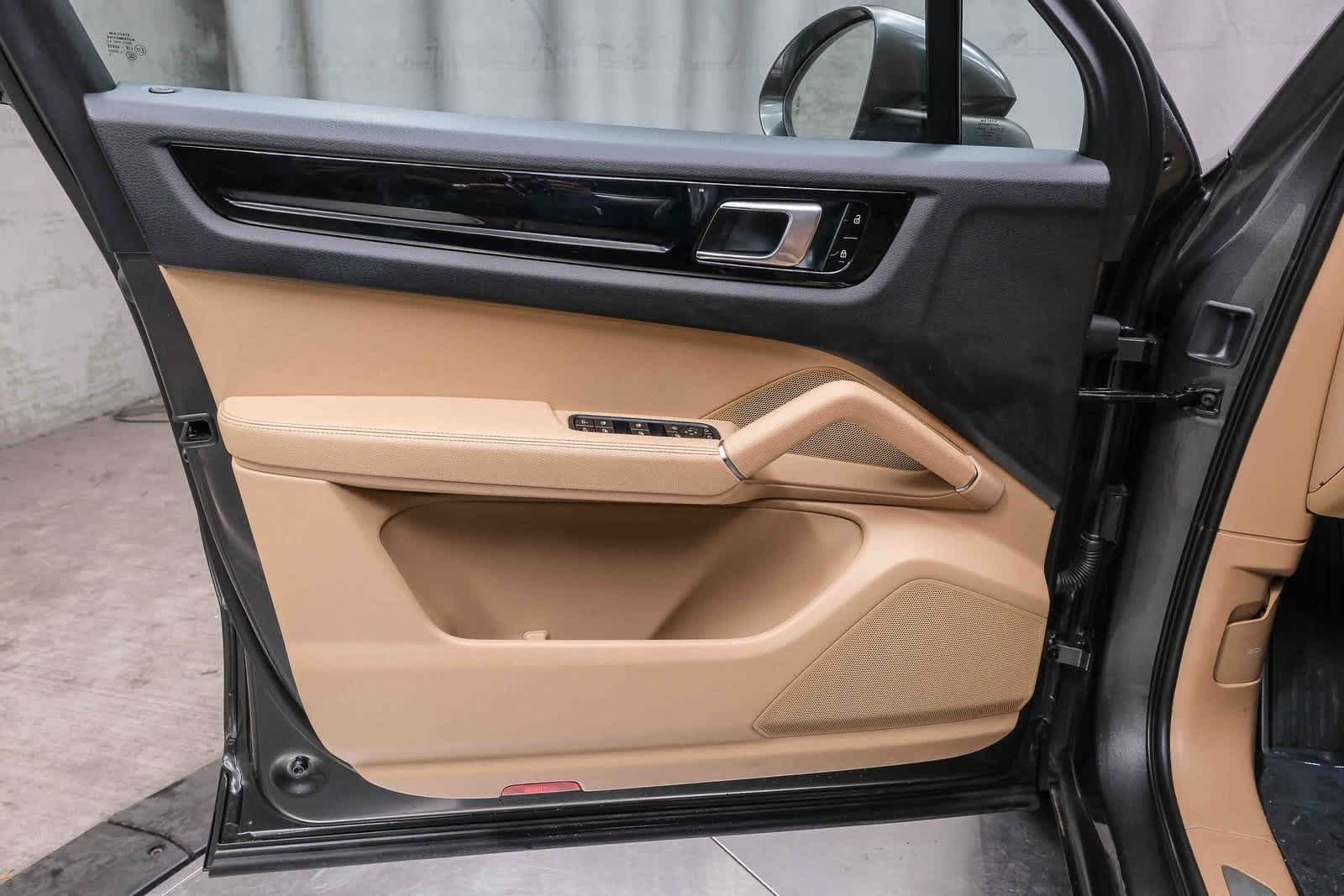 Thumbnail: 2020 Porsche Cayenne - 23