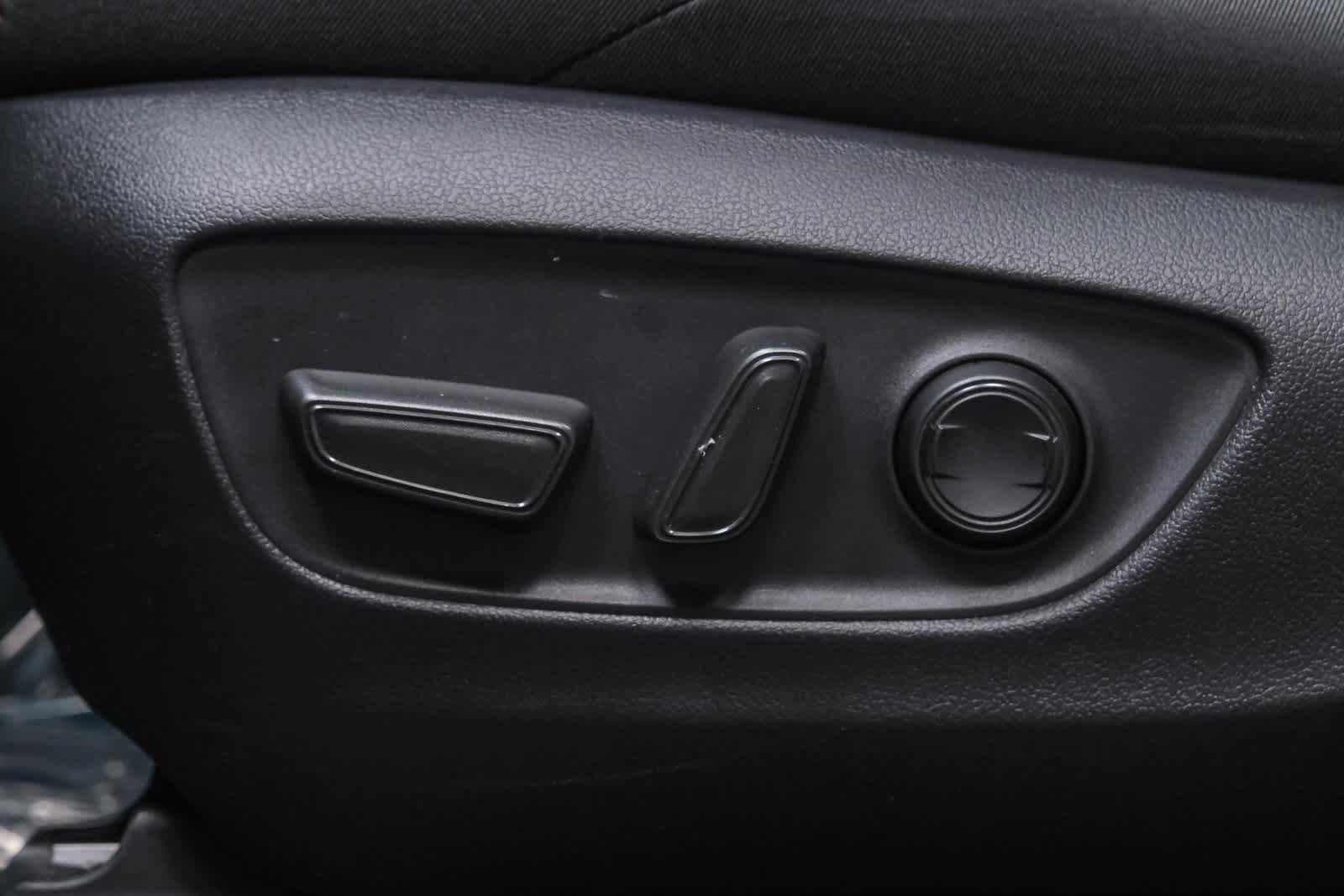 Thumbnail: 2023 Toyota RAV4 - 20