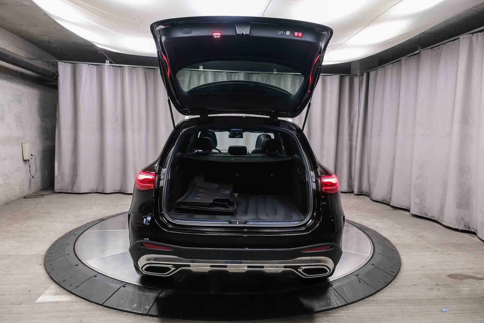 Thumbnail: 2025 Mercedes-Benz GLC - 25