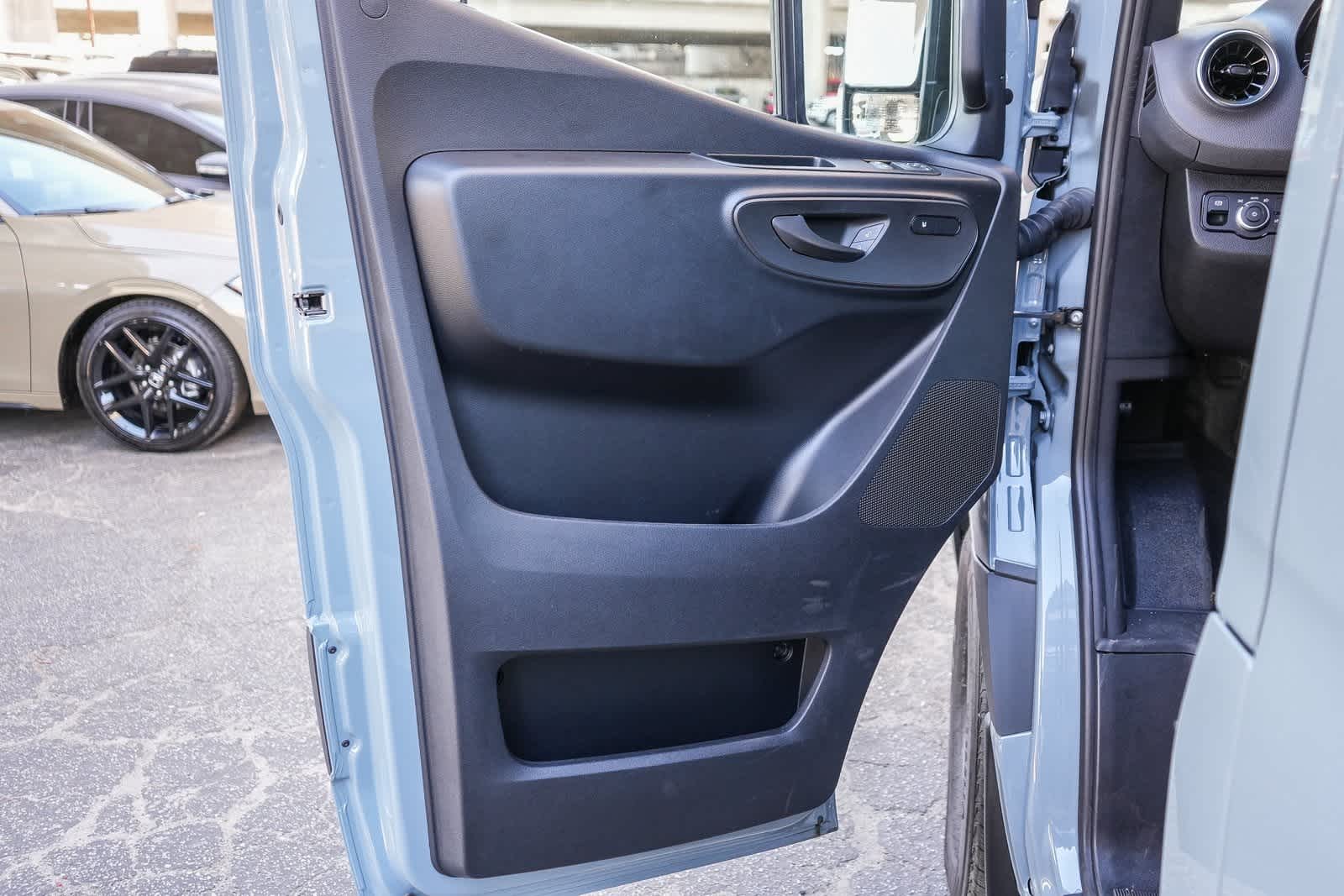 Thumbnail: 2025 Mercedes-Benz Sprinter - 20