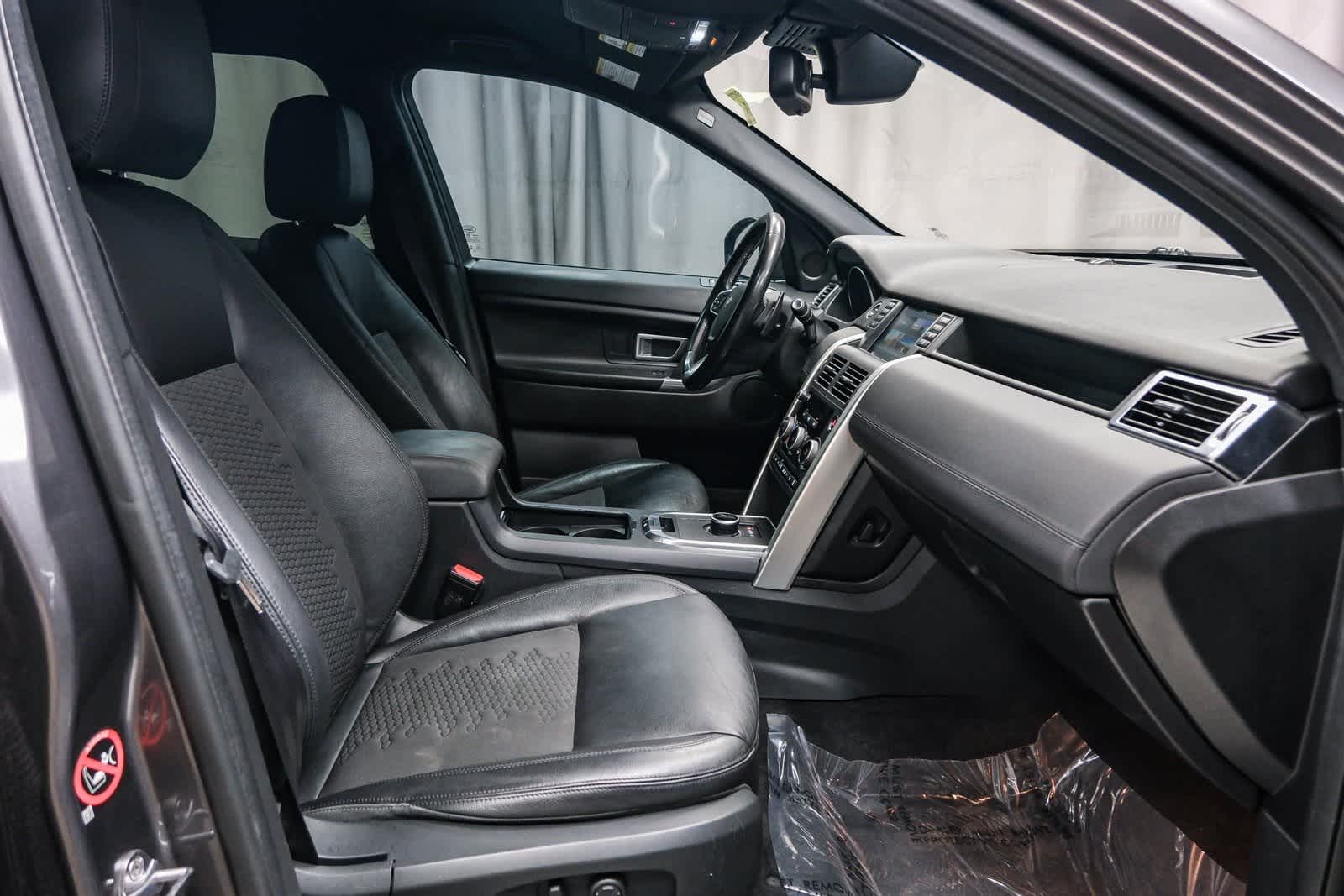 Thumbnail: 2019 Land Rover Discovery Sport - 18
