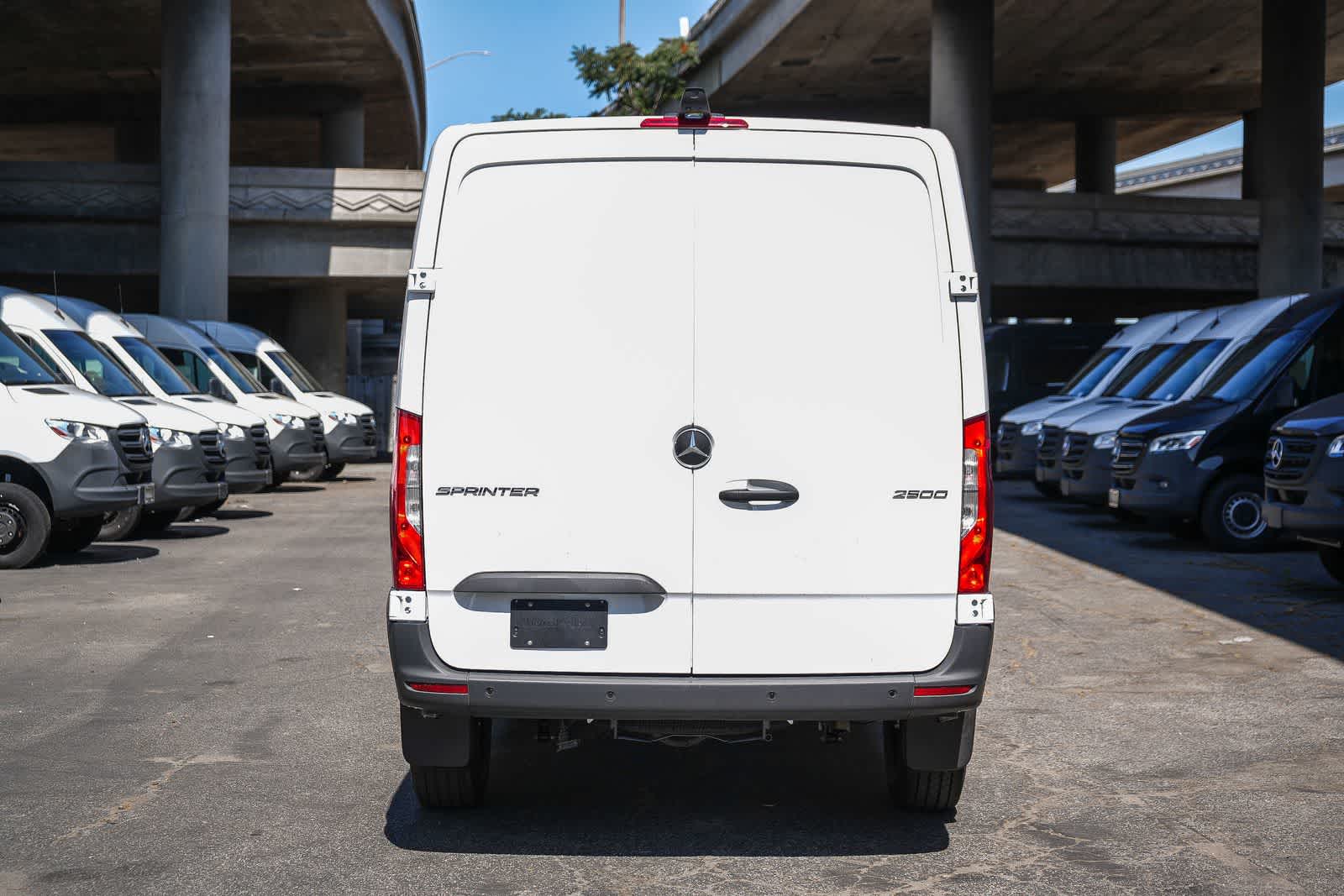 Thumbnail: 2026 Mercedes-Benz Sprinter - 8