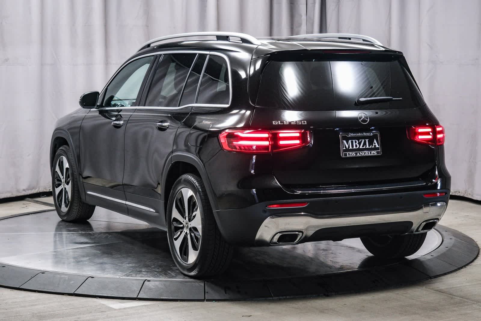 Thumbnail: 2025 Mercedes-Benz GLB - 2