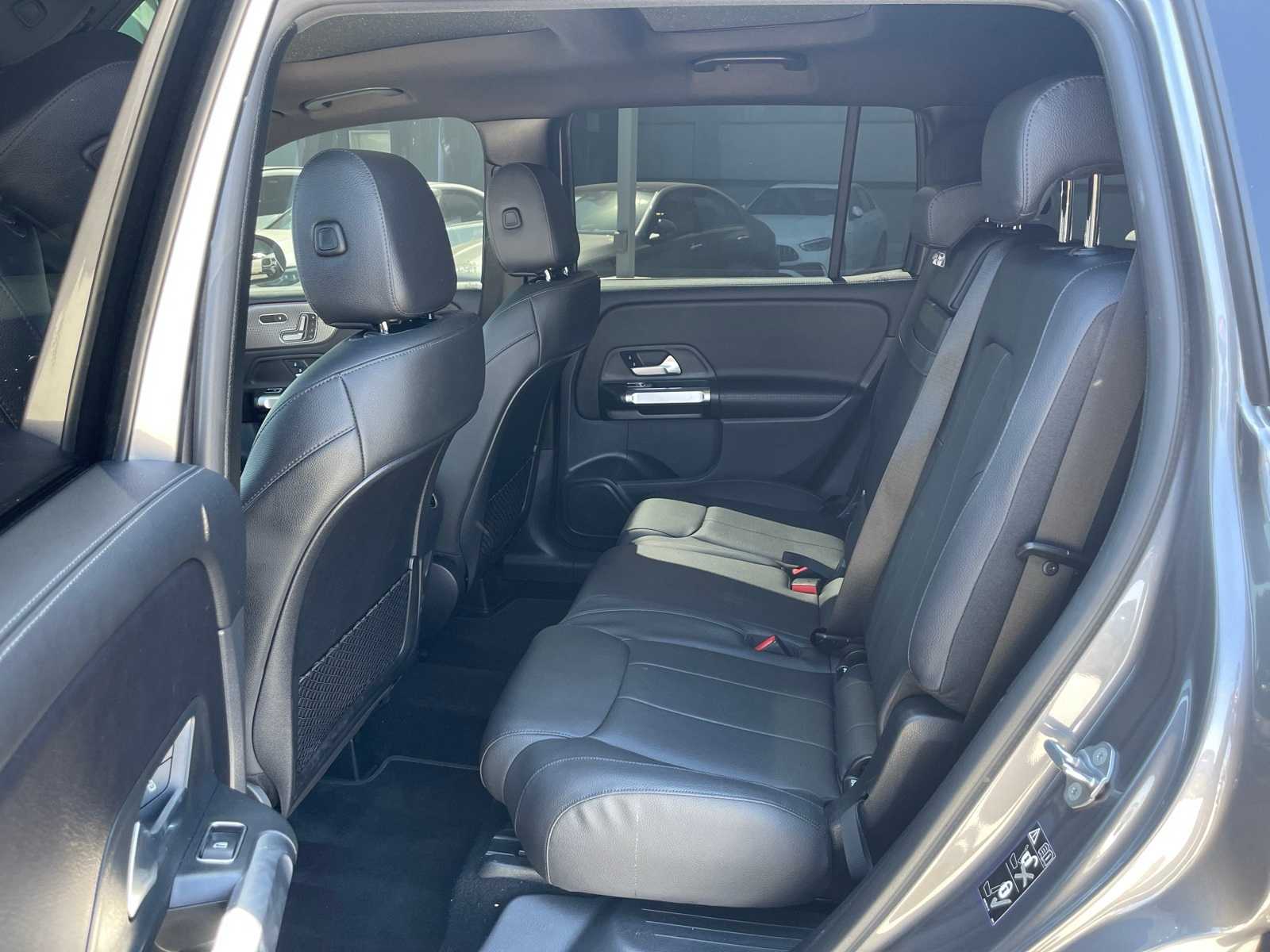 Thumbnail: 2022 Mercedes-Benz GLB - 3