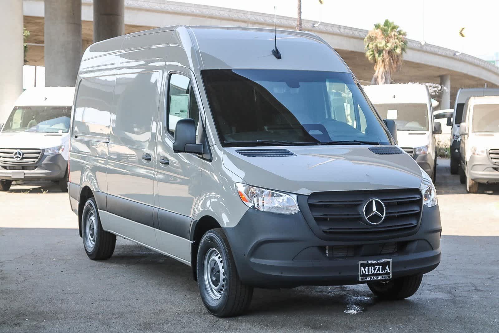 Thumbnail: 2025 Mercedes-Benz Sprinter - 3