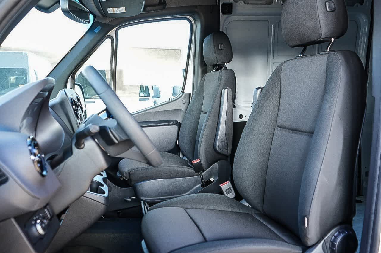 Thumbnail: 2026 Mercedes-Benz Sprinter - 16