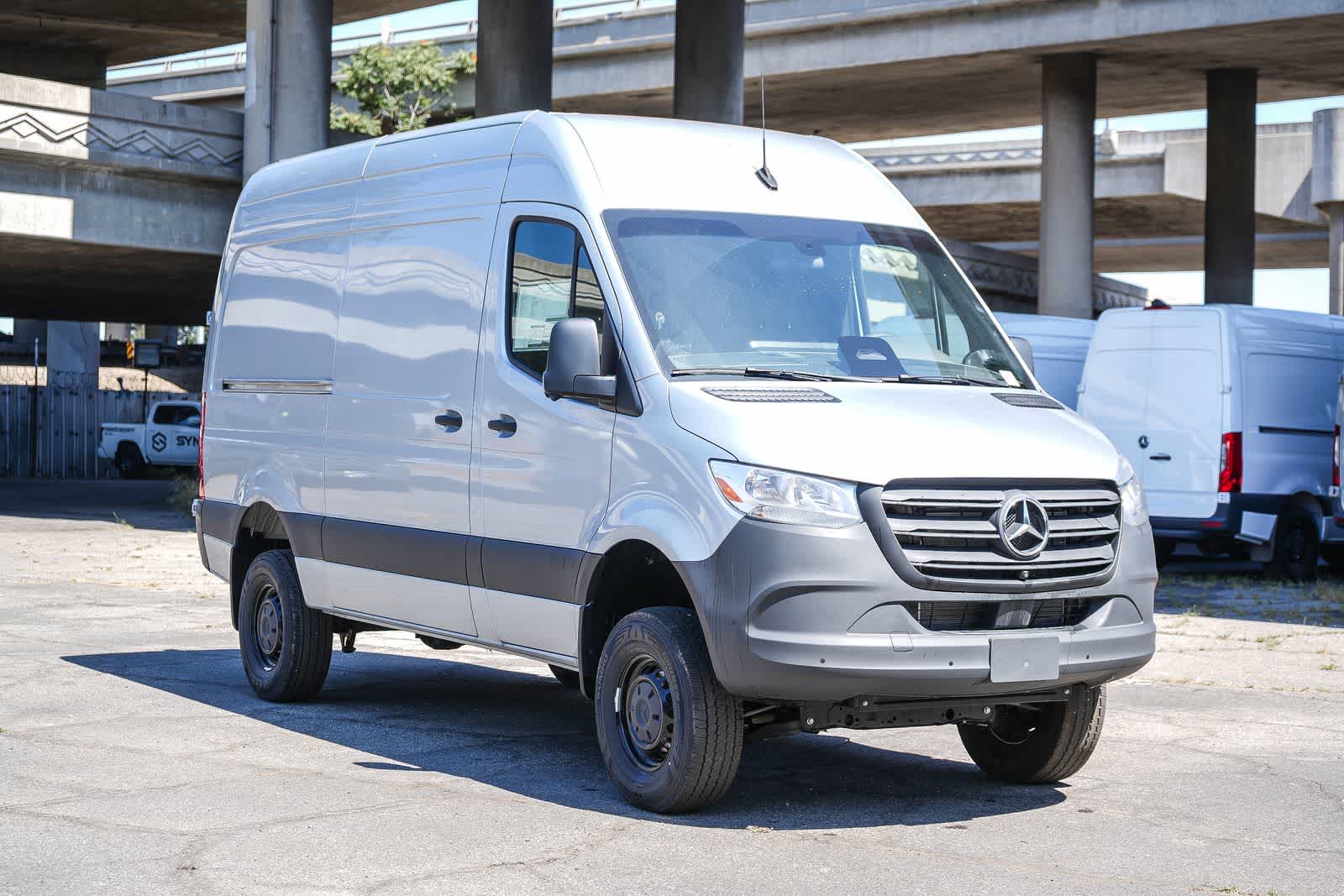 Thumbnail: 2025 Mercedes-Benz Sprinter - 3
