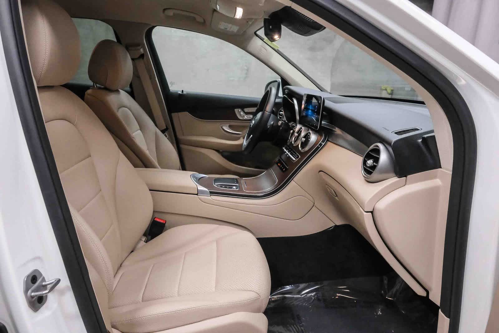 Thumbnail: 2022 Mercedes-Benz GLC - 18