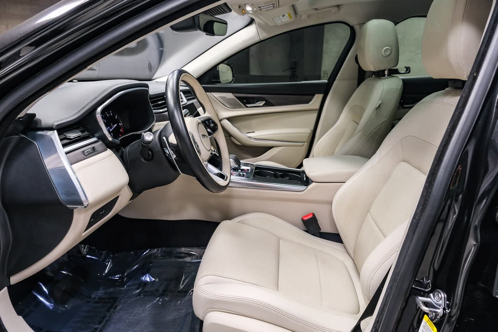 Thumbnail: 2021 Jaguar XF - 19