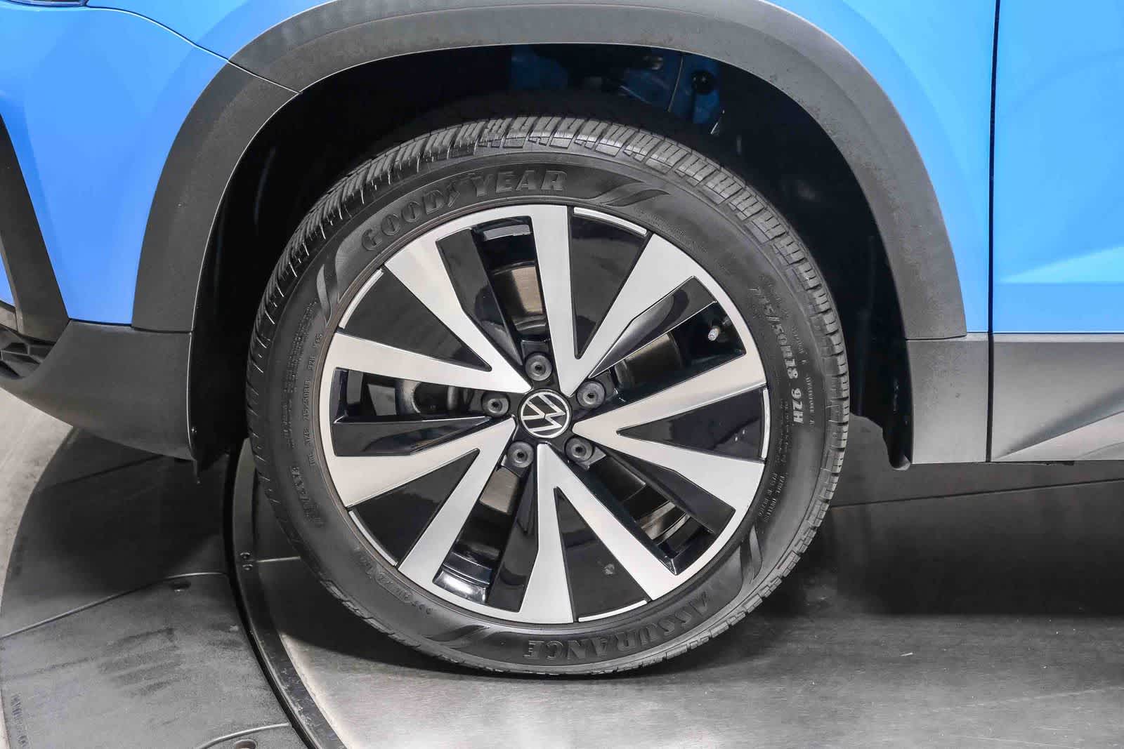 Thumbnail: 2022 Volkswagen Taos - 9