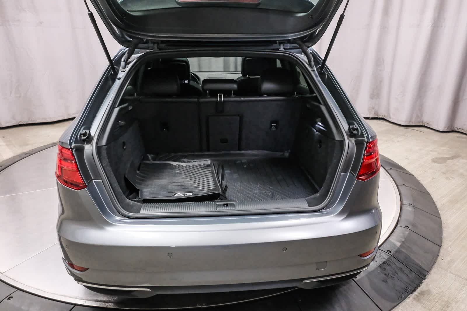 Thumbnail: 2018 Audi A3 e-tron - 28