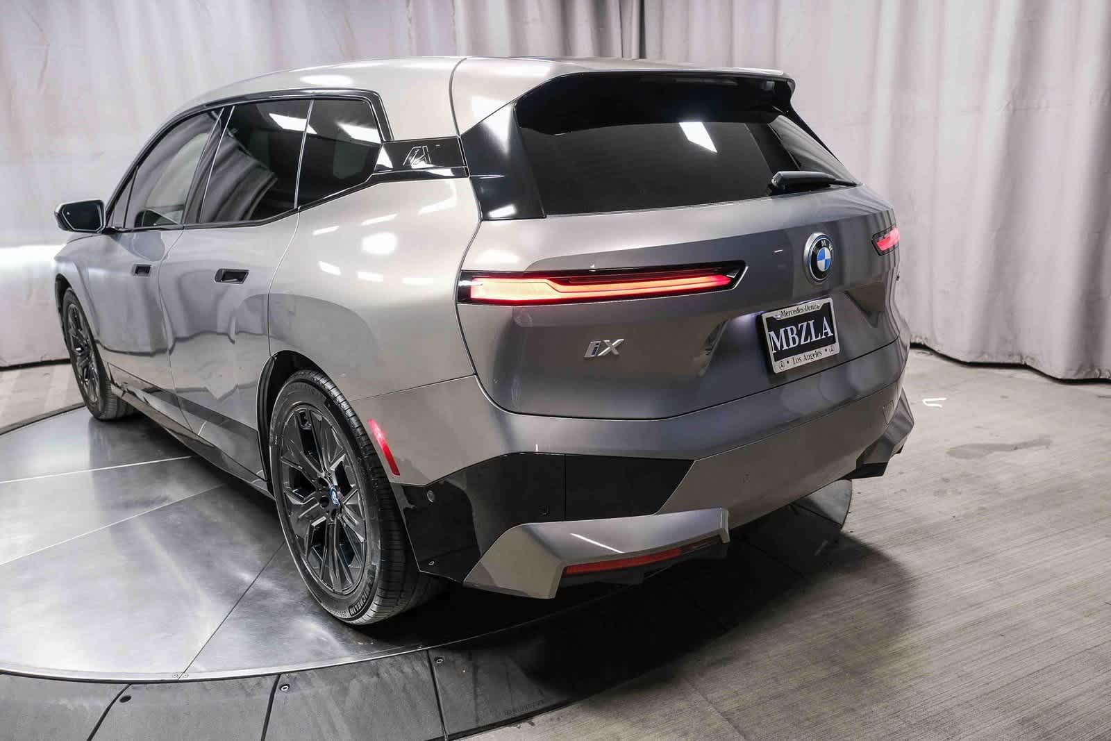 Thumbnail: 2023 BMW iX - 8