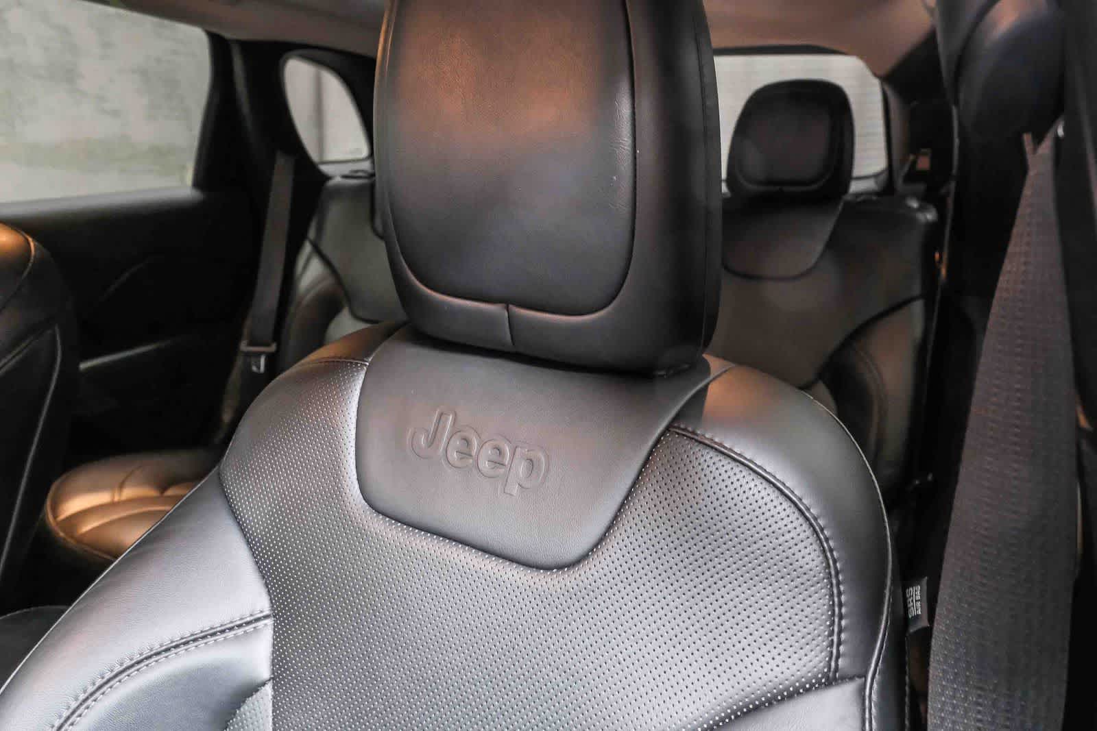 Thumbnail: 2019 Jeep Cherokee - 21